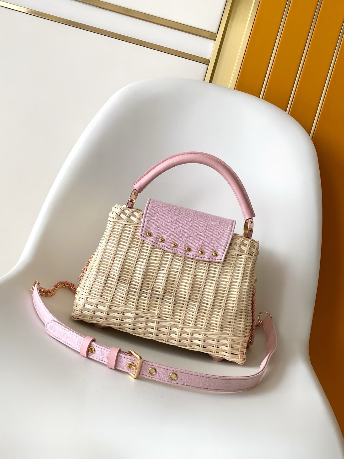 C5215 💰M28548 pink M29501 blue M28775 new brown M28542 new large brown premium original. This Capucines mini handbag belongs to the Rattan collection. It features a snap closure and the Louis Vuitton Monogram pattern, creating a unique design for the seas — image 3