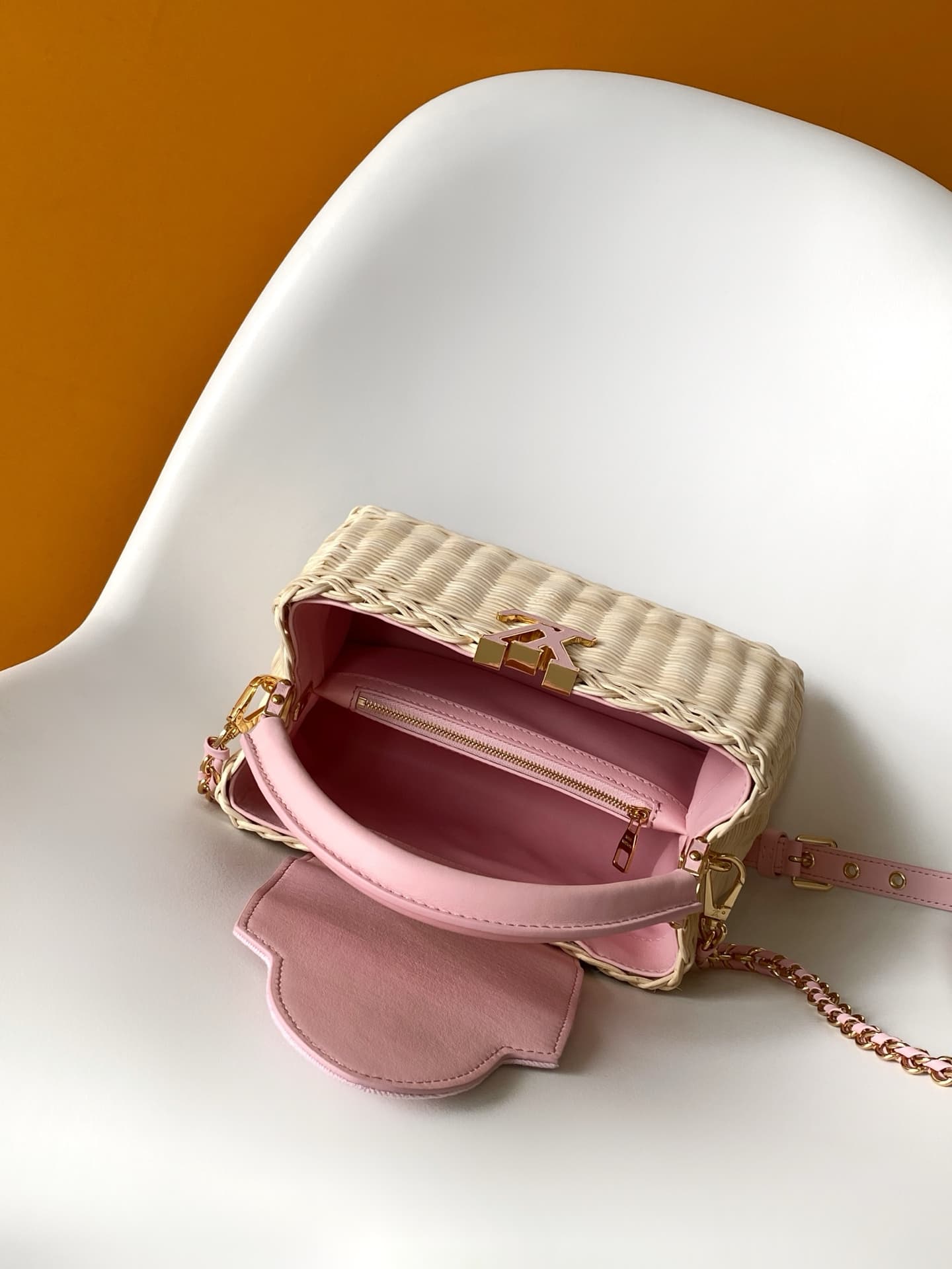 C5215 💰M28548 pink M29501 blue M28775 new brown M28542 new large brown premium original. This Capucines mini handbag belongs to the Rattan collection. It features a snap closure and the Louis Vuitton Monogram pattern, creating a unique design for the seas — image 8