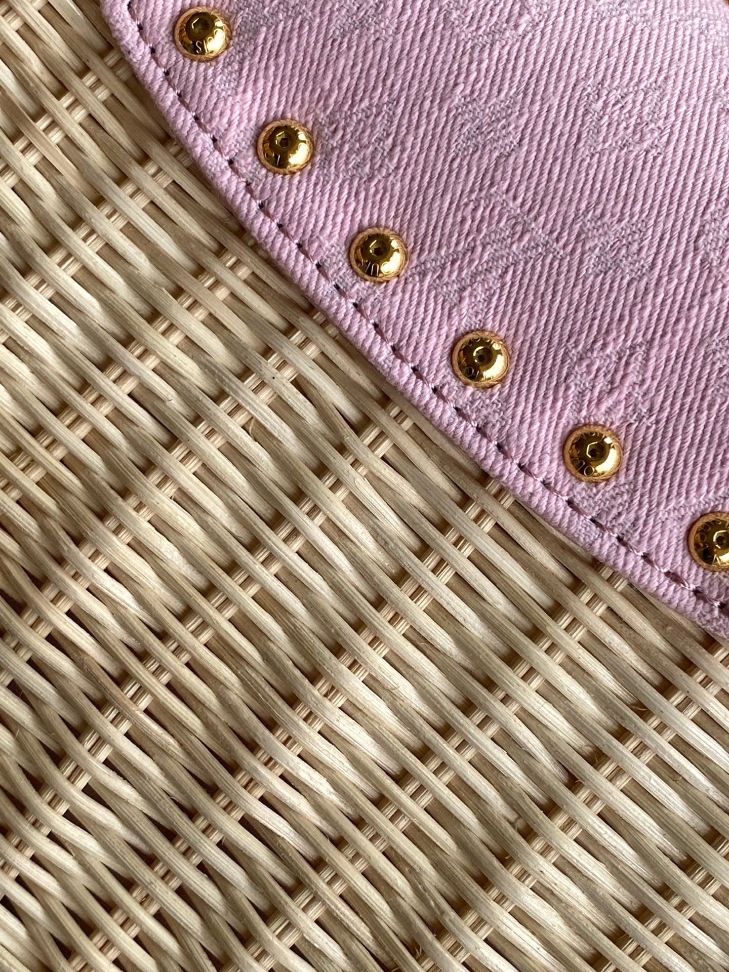 C5215 💰M28548 pink M29501 blue M28775 new brown M28542 new large brown premium original. This Capucines mini handbag belongs to the Rattan collection. It features a snap closure and the Louis Vuitton Monogram pattern, creating a unique design for the seas — image 7