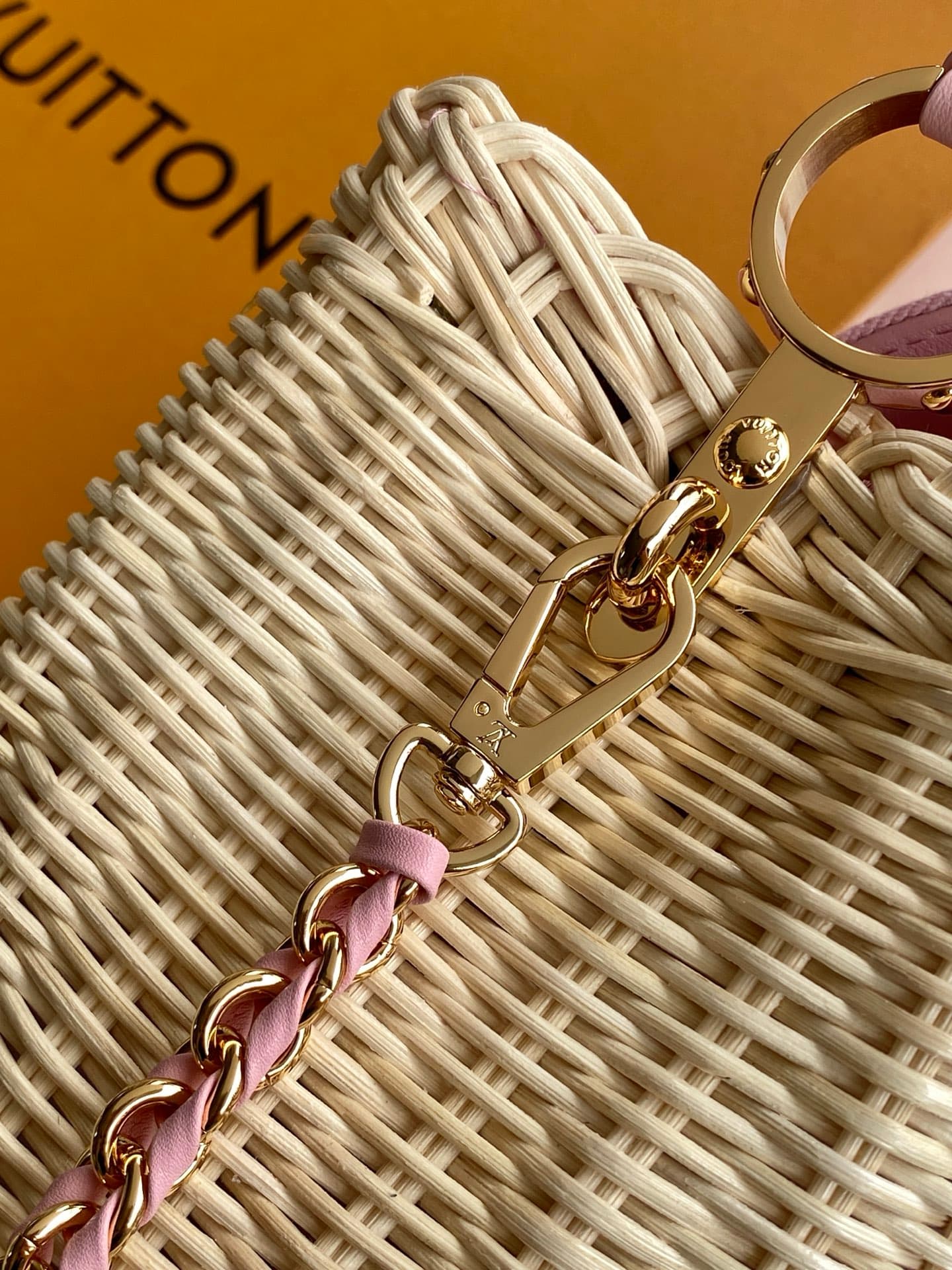 C5215 💰M28548 pink M29501 blue M28775 new brown M28542 new large brown premium original. This Capucines mini handbag belongs to the Rattan collection. It features a snap closure and the Louis Vuitton Monogram pattern, creating a unique design for the seas — image 6