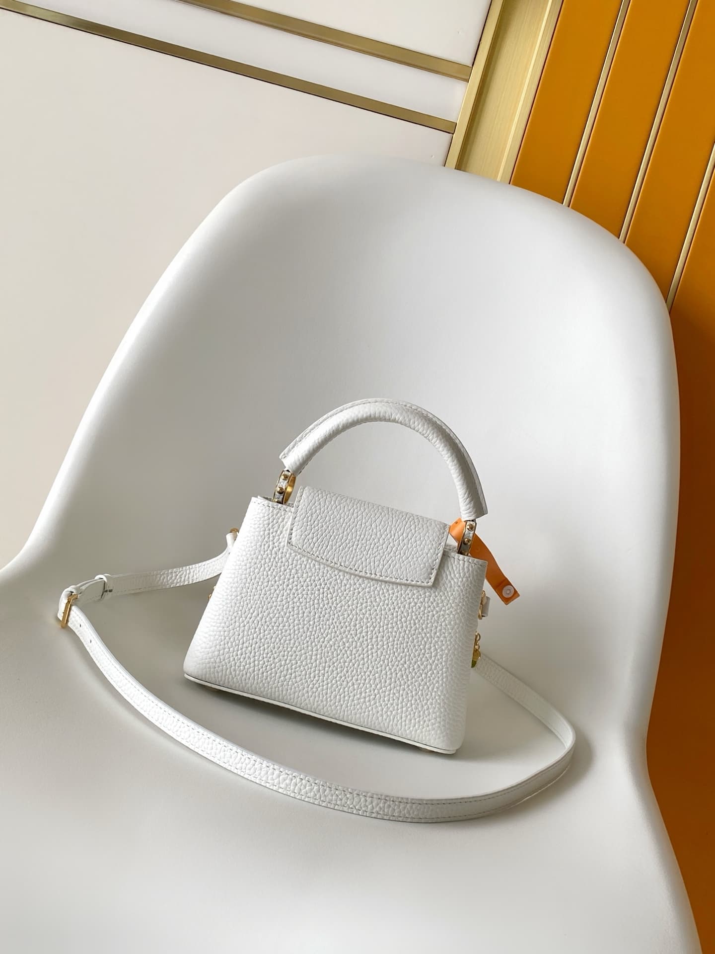 C5300 💰M28200 White M28304 Red M28245 Sand color M28198 Horizontal mint green M28197 Black premium original dynamic 163 This model Capucines mini handbag comes from the LV Confetti collection. It features elegant Taurillon leather in two different styles, — image 3