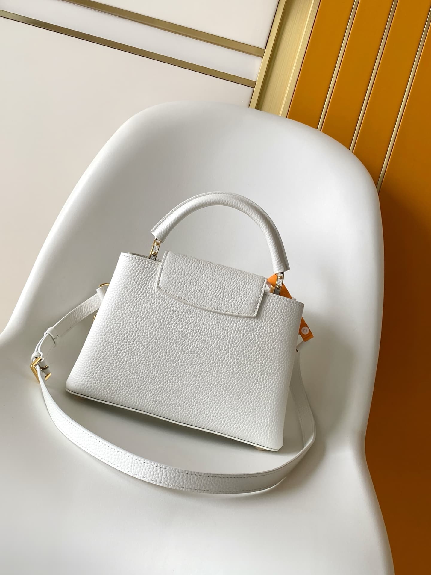 C5299 💰M28200 White M28304 Red M28245 Sand color M28198 Horizontal mint green M28197 Black premium original dynamic 163 This model: Capucines mini handbag comes from the LV Confetti collection. Made from light-colored Taurillon leather, it features two di — image 3