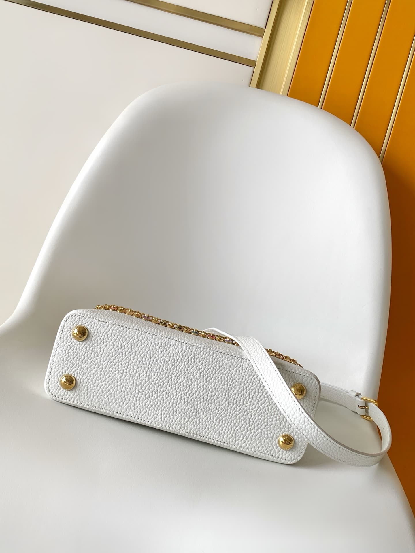 C5299 💰M28200 White M28304 Red M28245 Sand color M28198 Horizontal mint green M28197 Black premium original dynamic 163 This model: Capucines mini handbag comes from the LV Confetti collection. Made from light-colored Taurillon leather, it features two di — image 4