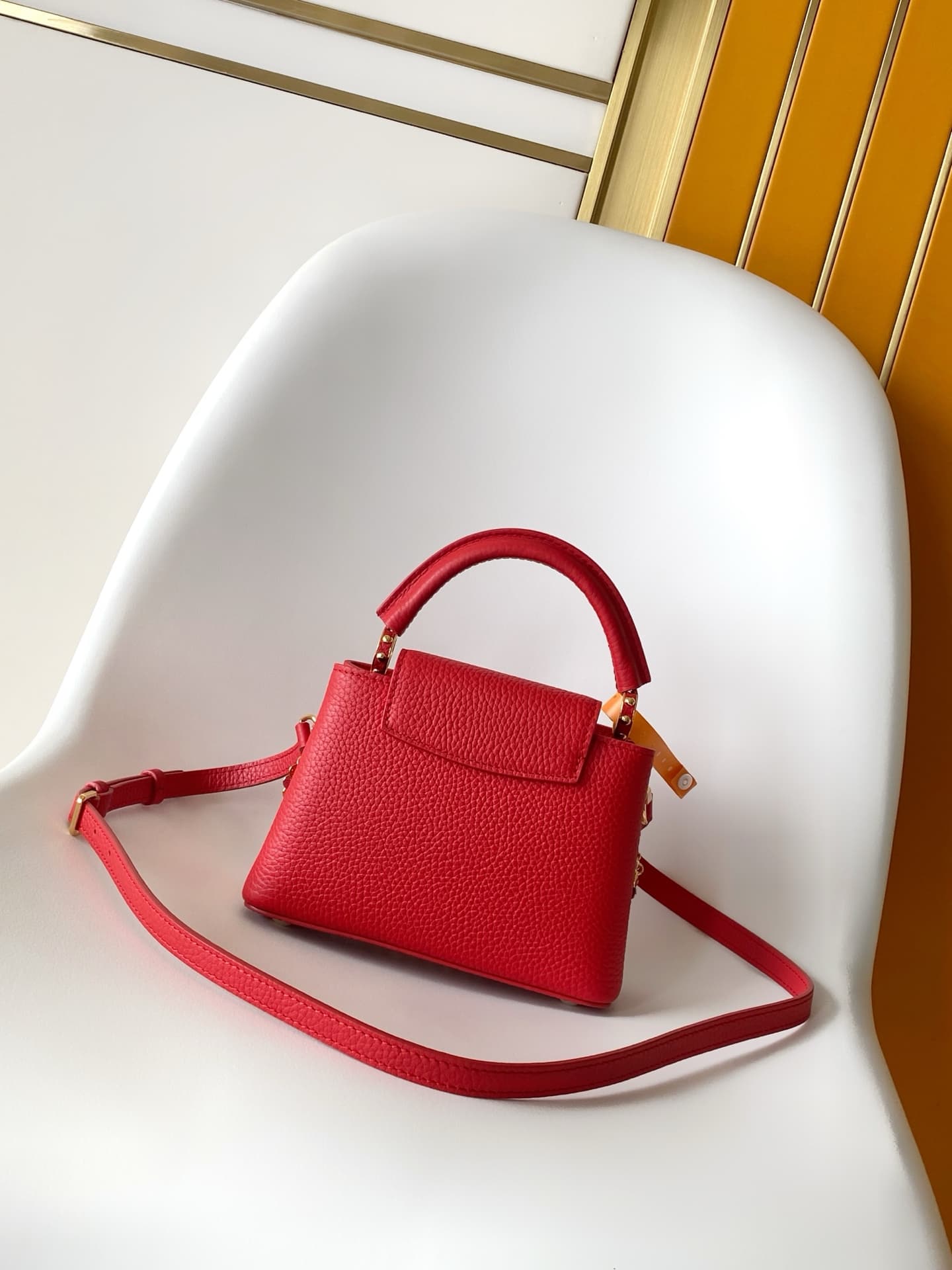 C5298 💰M28200 White M28304 Red M28245 Sand color M28198 Horizontal mint green M28197 Black premium original dynamic style 163 This model: Capucines mini handbag comes from the LV Confetti collection. It features elegant Taurillon leather in two different  — image 3