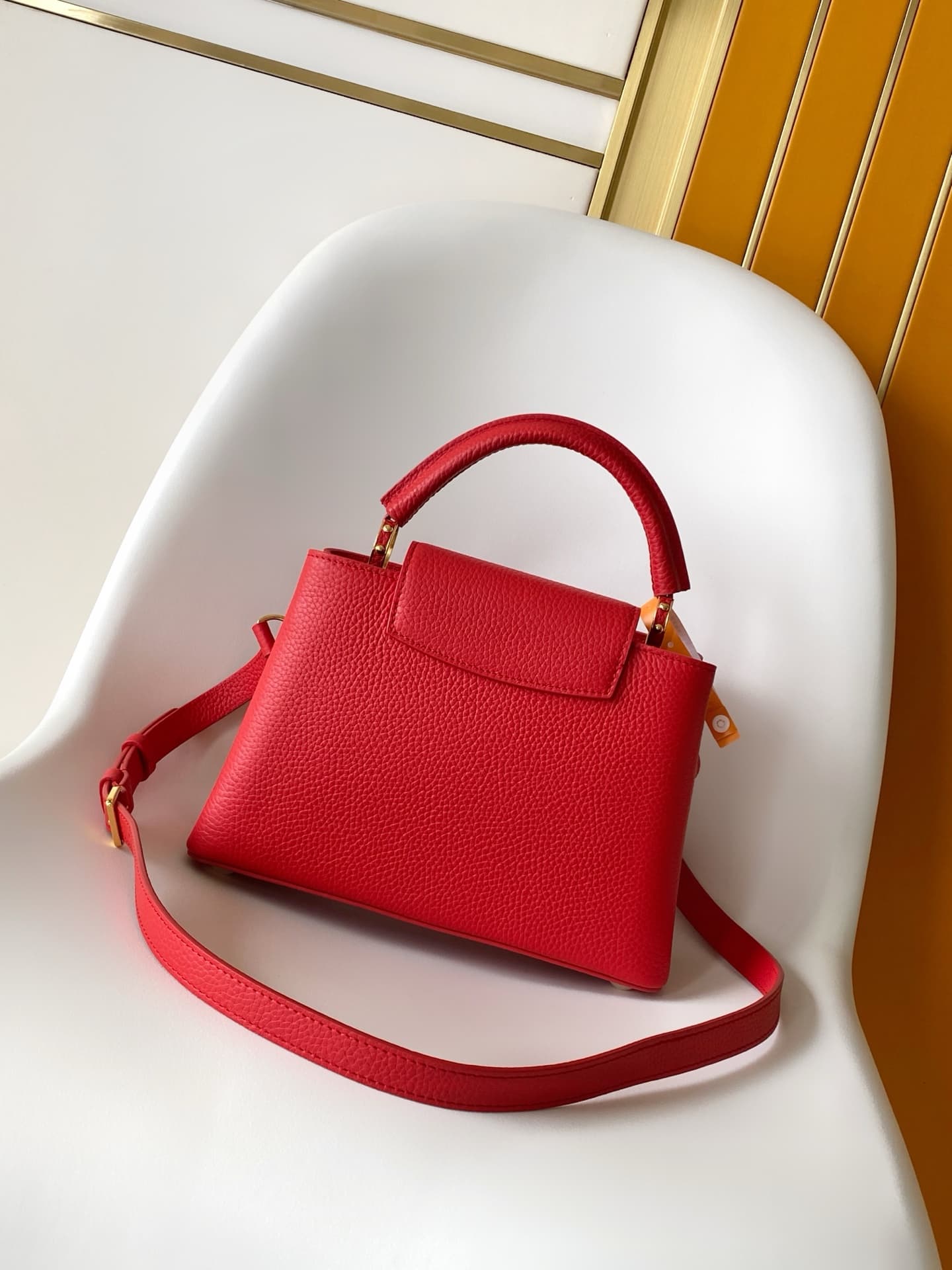 C5297 💰M28200 White M28304 Red M28245 Sand color M28198 Horizontal mint green M28197 Black premium original dynamic style 163 This model: Capucines mini handbag comes from the LV Confetti collection. Made from elegant Taurillon leather, it offers two styl — image 3