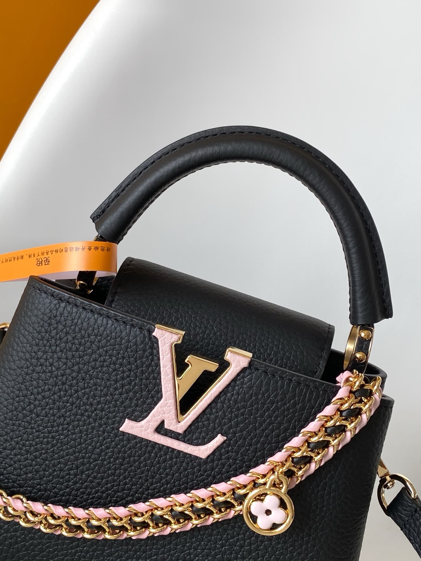 C5270 💰 M29439 Black; M28450 Beige; M29440 Gray; M28688 Brown; M28691 Bright Red; M29498 Horizontal Pink – Premium original style. Dynamic 163. This Capucines mini handbag features beautifully crafted braided chains and enamel Monogram floral decorations, — image 5