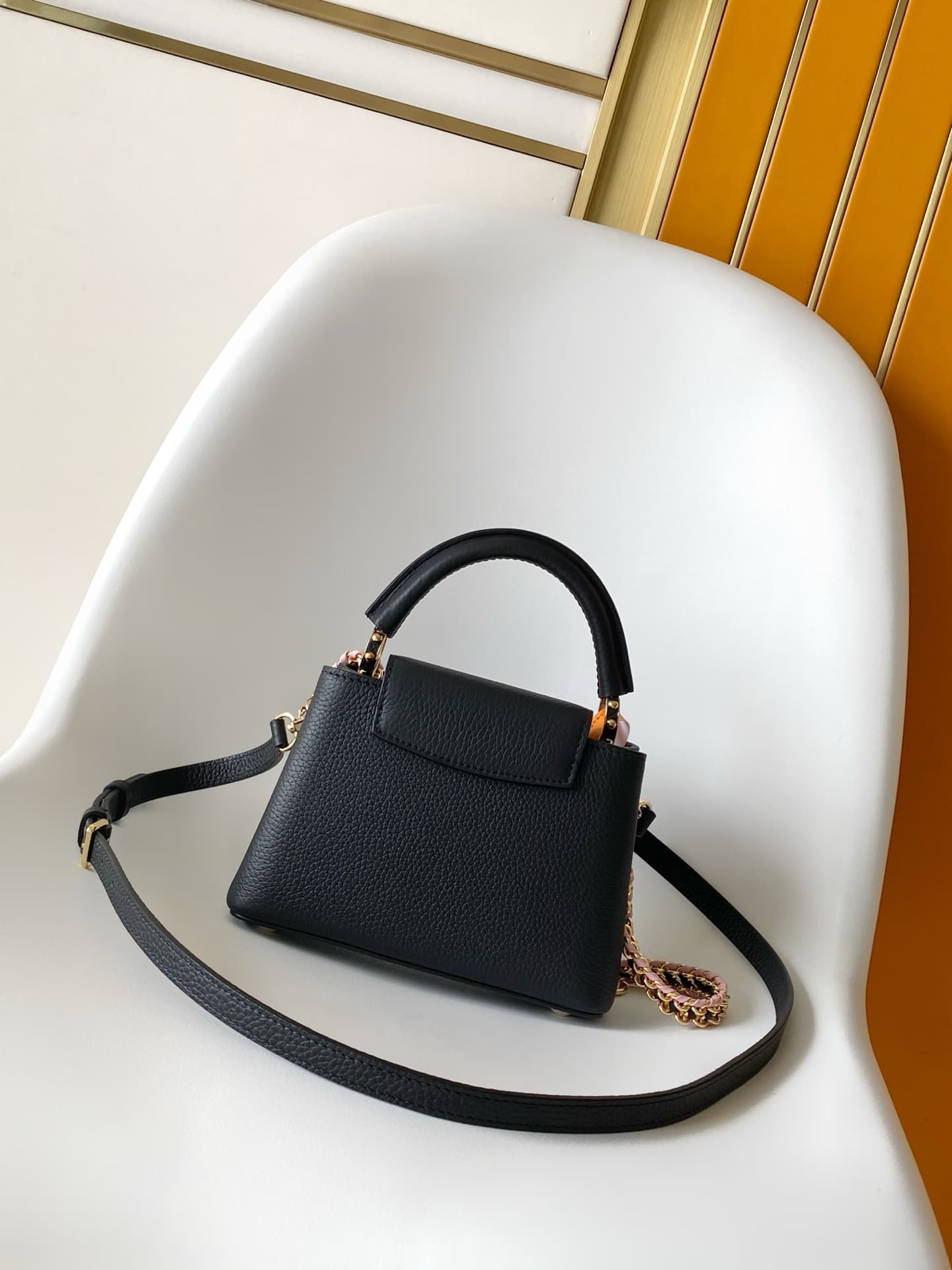 C5270 💰 M29439 Black; M28450 Beige; M29440 Gray; M28688 Brown; M28691 Bright Red; M29498 Horizontal Pink – Premium original style. Dynamic 163. This Capucines mini handbag features beautifully crafted braided chains and enamel Monogram floral decorations, — image 3