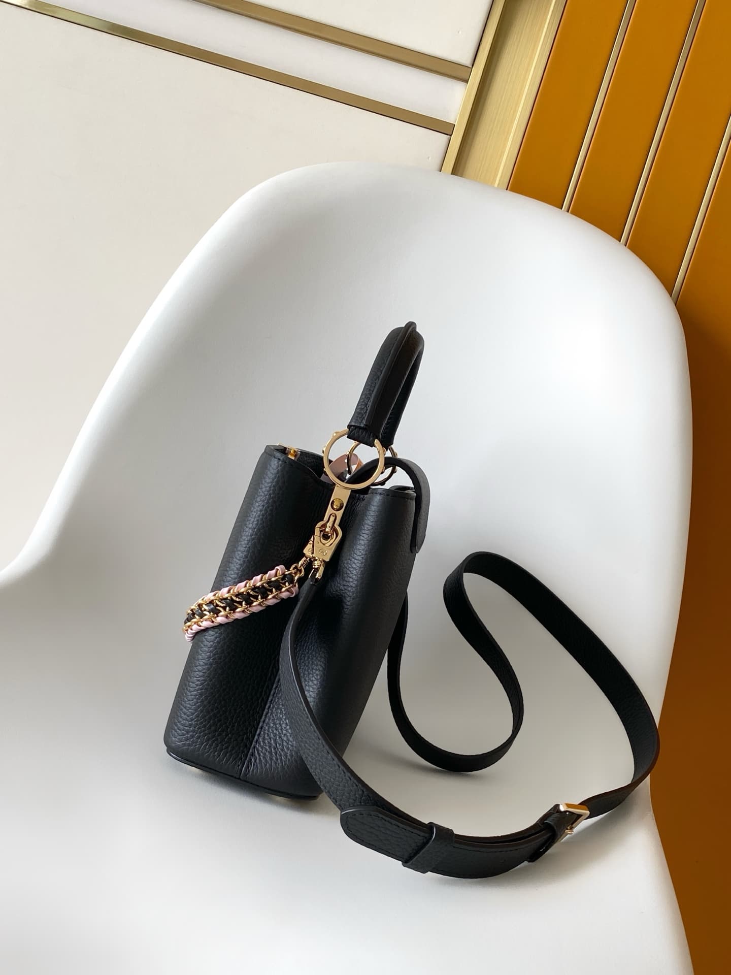C5271 💰 M29439 Black; M28450 Beige; M29440 Gray; M28688 Brown; M28691 Bright Red; M29498 Horizontal Pink – Premium original style. Dynamic 163. This Capucines mini handbag features beautifully crafted braided chains and enamel Monogram floral decorations, — image 2