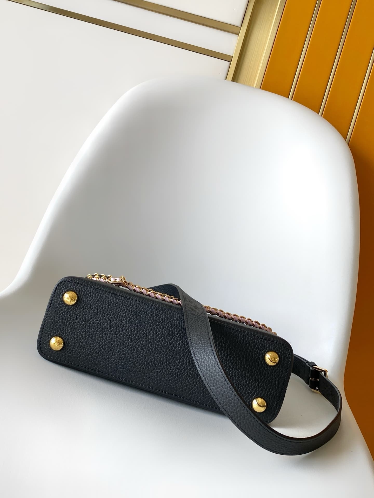 C5271 💰 M29439 Black; M28450 Beige; M29440 Gray; M28688 Brown; M28691 Bright Red; M29498 Horizontal Pink – Premium original style. Dynamic 163. This Capucines mini handbag features beautifully crafted braided chains and enamel Monogram floral decorations, — image 4