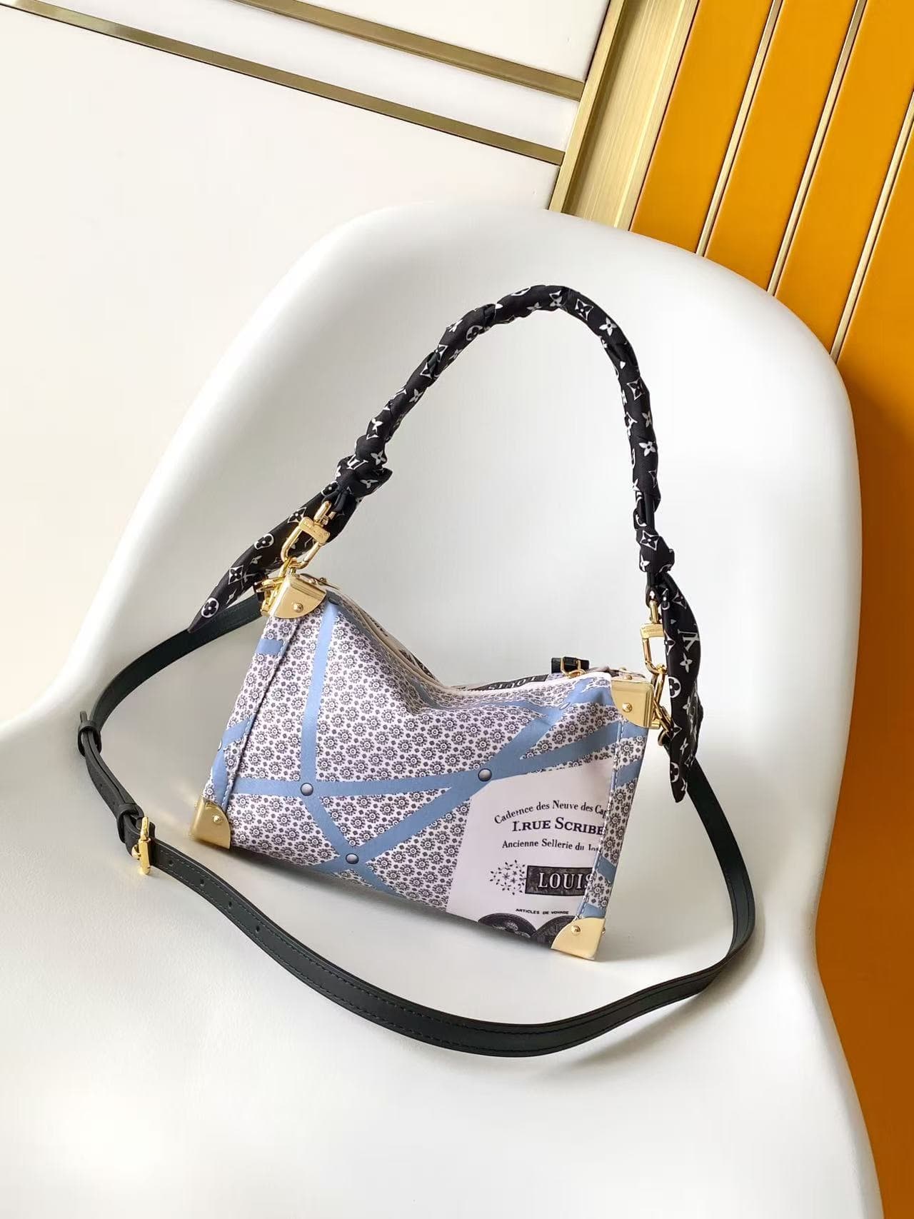 C5266 💰M28749 Premium original items. The dynamic 163 Side Trunk medium-sized bag belongs to the Inside LV animation series. This model features a variety of contrasting fabrics, highlighting the brand’s traditional hard shell design elements. The handle  — image 3