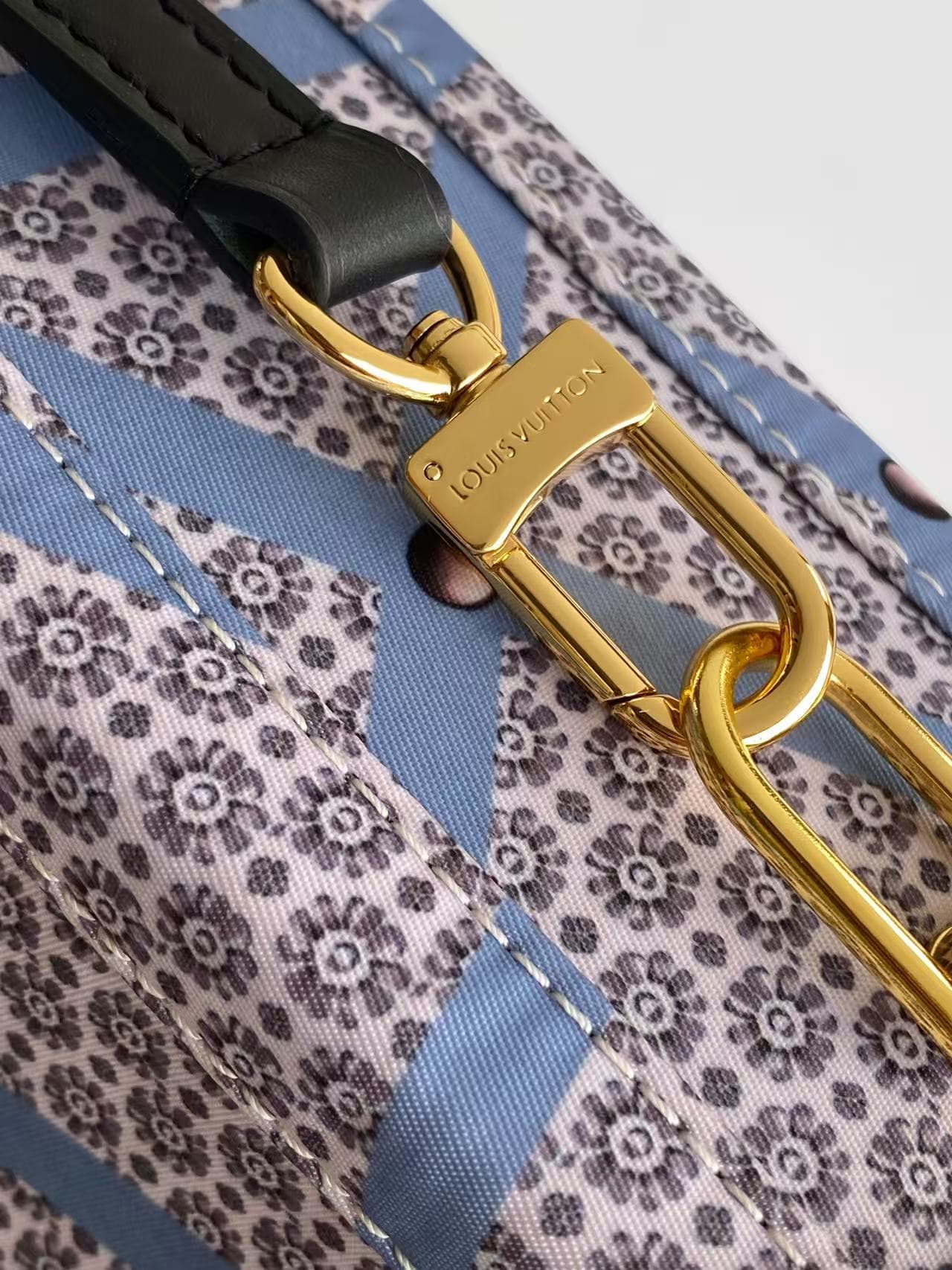C5266 💰M28749 Premium original items. The dynamic 163 Side Trunk medium-sized bag belongs to the Inside LV animation series. This model features a variety of contrasting fabrics, highlighting the brand’s traditional hard shell design elements. The handle  — image 6