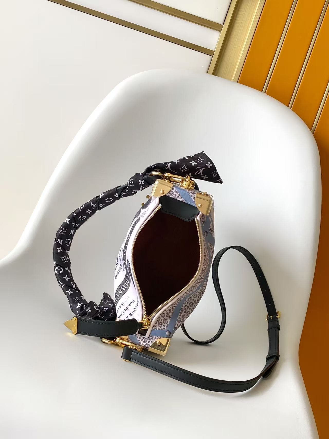 C5266 💰M28749 Premium original items. The dynamic 163 Side Trunk medium-sized bag belongs to the Inside LV animation series. This model features a variety of contrasting fabrics, highlighting the brand’s traditional hard shell design elements. The handle  — image 8
