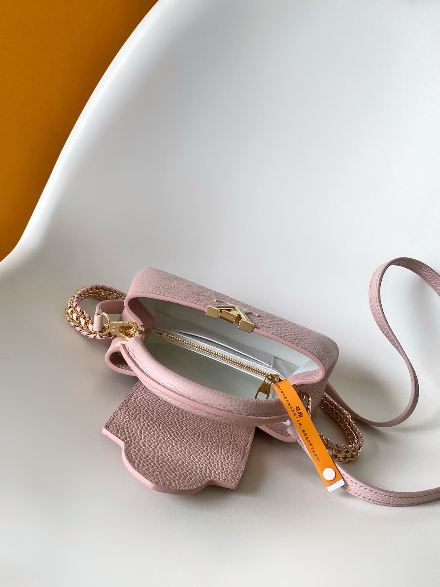 C5208 💰 M29439 Black; M28450 Beige; M29440 Gray; M28688 Brown; M28691 Bright Red; M29498 Pink – premium original style. The Capucines mini handbag features exquisite hand-woven chains and enamel Monogram floral decorations, highlighting the brand’s skille — image 8