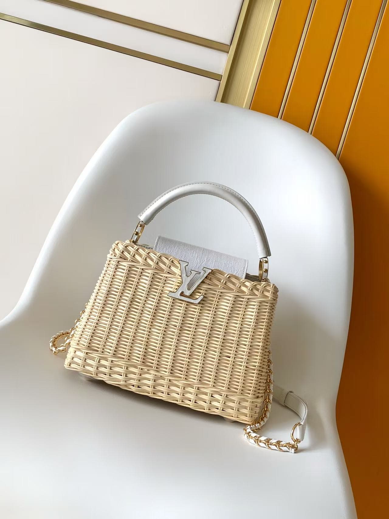 C5211 💰M28543 – White; M28548 – Pink; M29501 – Blue; M28775 – New brown; M28542 – Large brown, premium original style. This Capucines mini handbag belongs to the Rattan collection. It features a snap closure and the Louis Vuitton Monogram pattern, creatin — image 1