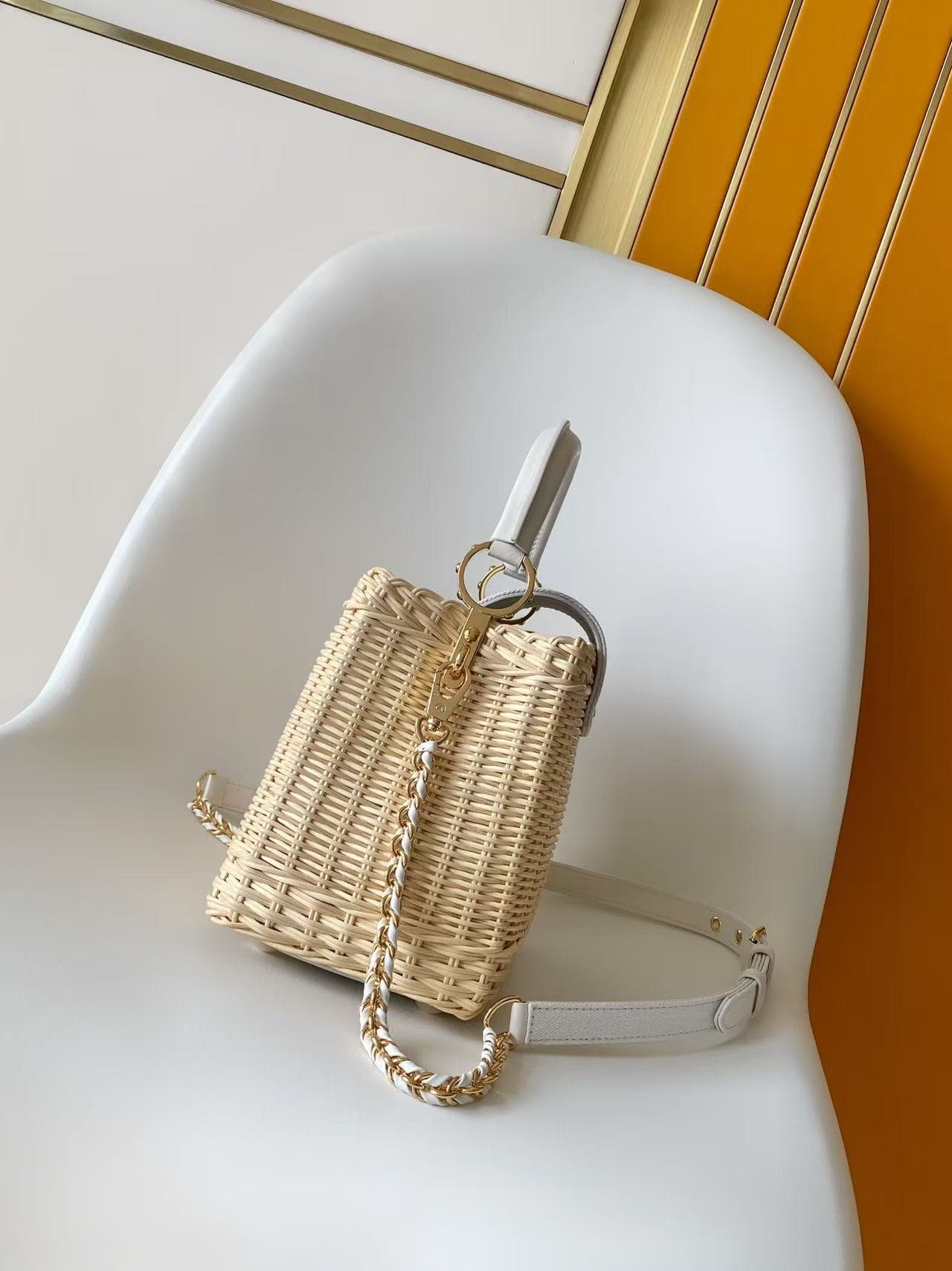 C5211 💰M28543 – White; M28548 – Pink; M29501 – Blue; M28775 – New brown; M28542 – Large brown, premium original style. This Capucines mini handbag belongs to the Rattan collection. It features a snap closure and the Louis Vuitton Monogram pattern, creatin — image 2
