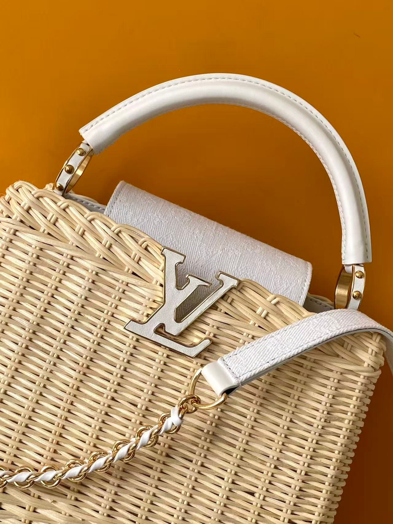 C5211 💰M28543 – White; M28548 – Pink; M29501 – Blue; M28775 – New brown; M28542 – Large brown, premium original style. This Capucines mini handbag belongs to the Rattan collection. It features a snap closure and the Louis Vuitton Monogram pattern, creatin — image 5