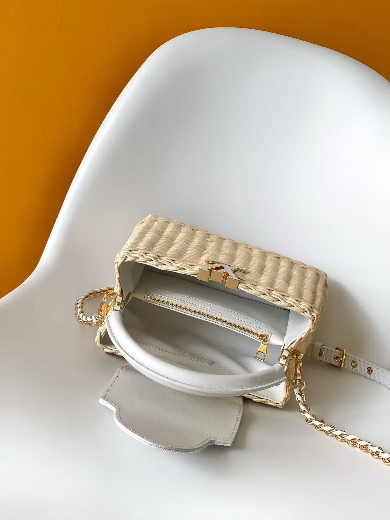 C5211 💰M28543 – White; M28548 – Pink; M29501 – Blue; M28775 – New brown; M28542 – Large brown, premium original style. This Capucines mini handbag belongs to the Rattan collection. It features a snap closure and the Louis Vuitton Monogram pattern, creatin — image 8