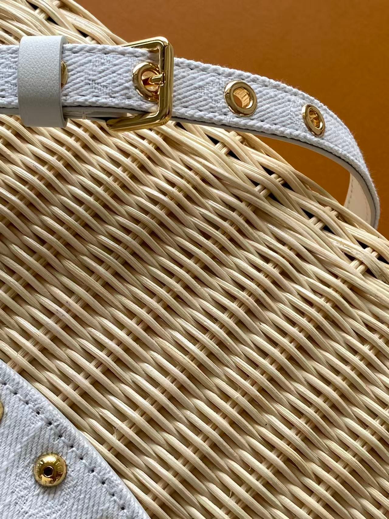 C5210 💰M28543 white M28548 pink M29501 blue M28775 new brown M28542 large new brown premium original. This Capucines mini handbag belongs to the Rattan collection. It features a snap closure and the Louis Vuitton Monogram pattern, creating a unique design — image 7
