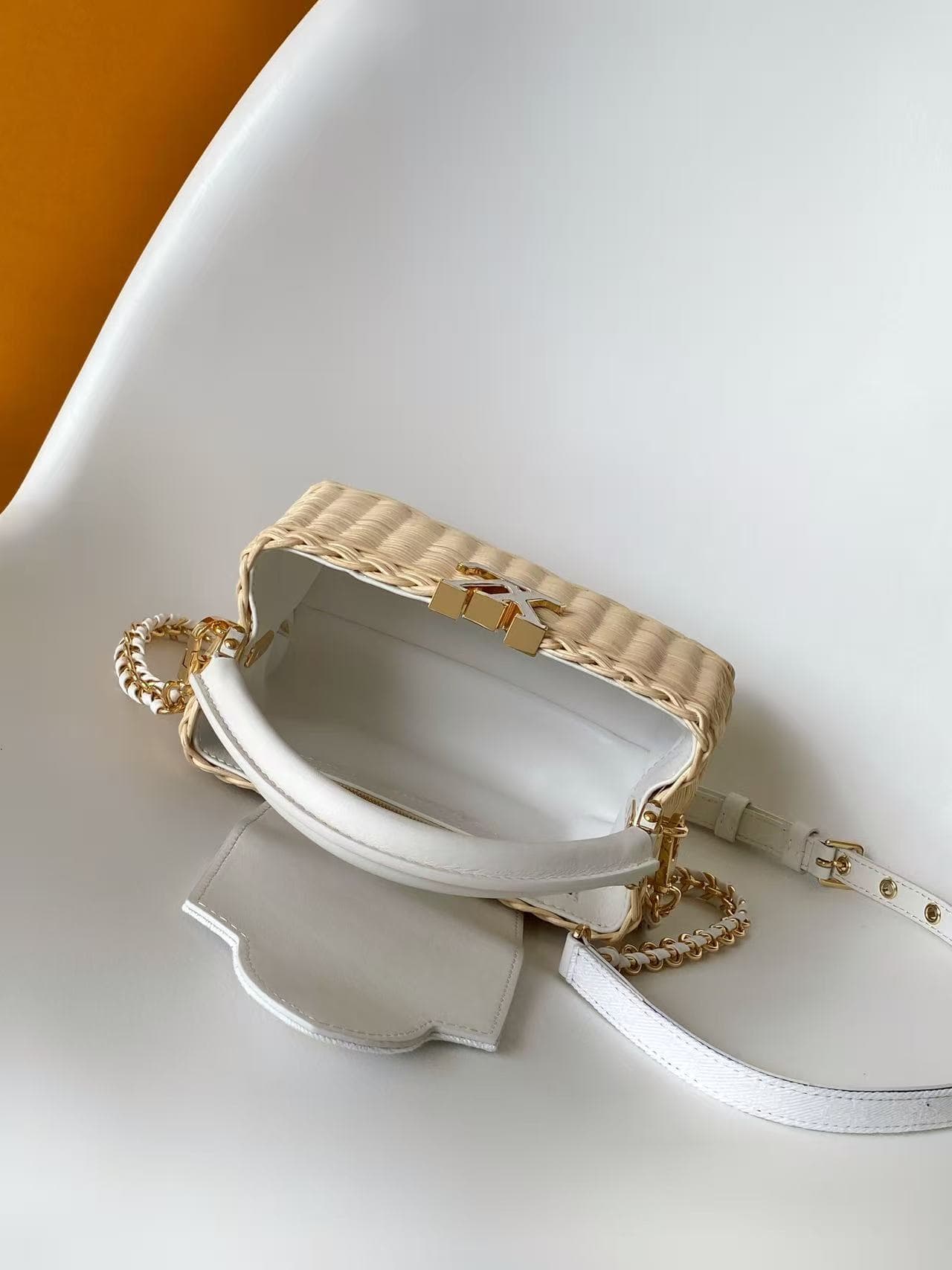 C5210 💰M28543 white M28548 pink M29501 blue M28775 new brown M28542 large new brown premium original. This Capucines mini handbag belongs to the Rattan collection. It features a snap closure and the Louis Vuitton Monogram pattern, creating a unique design — image 8