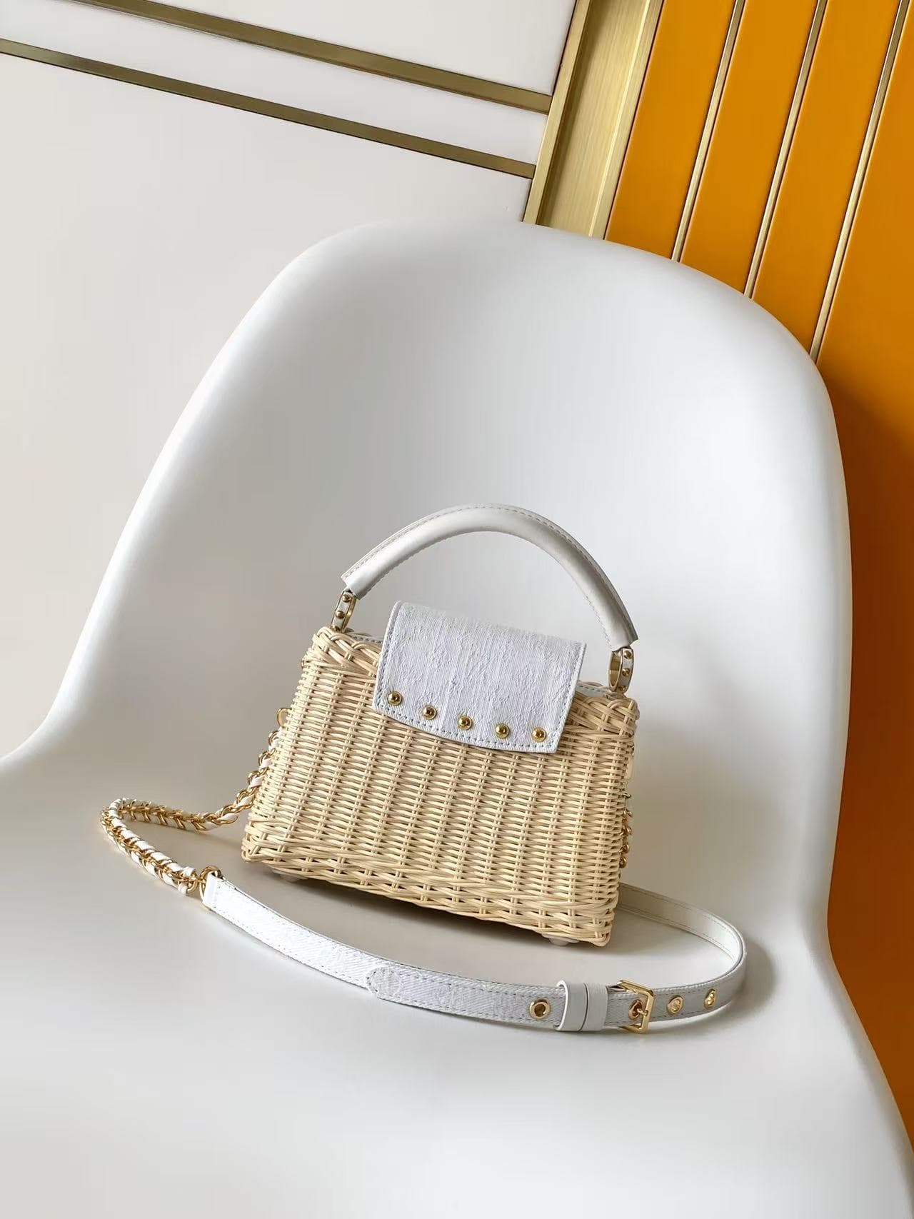 C5210 💰M28543 white M28548 pink M29501 blue M28775 new brown M28542 large new brown premium original. This Capucines mini handbag belongs to the Rattan collection. It features a snap closure and the Louis Vuitton Monogram pattern, creating a unique design — image 3