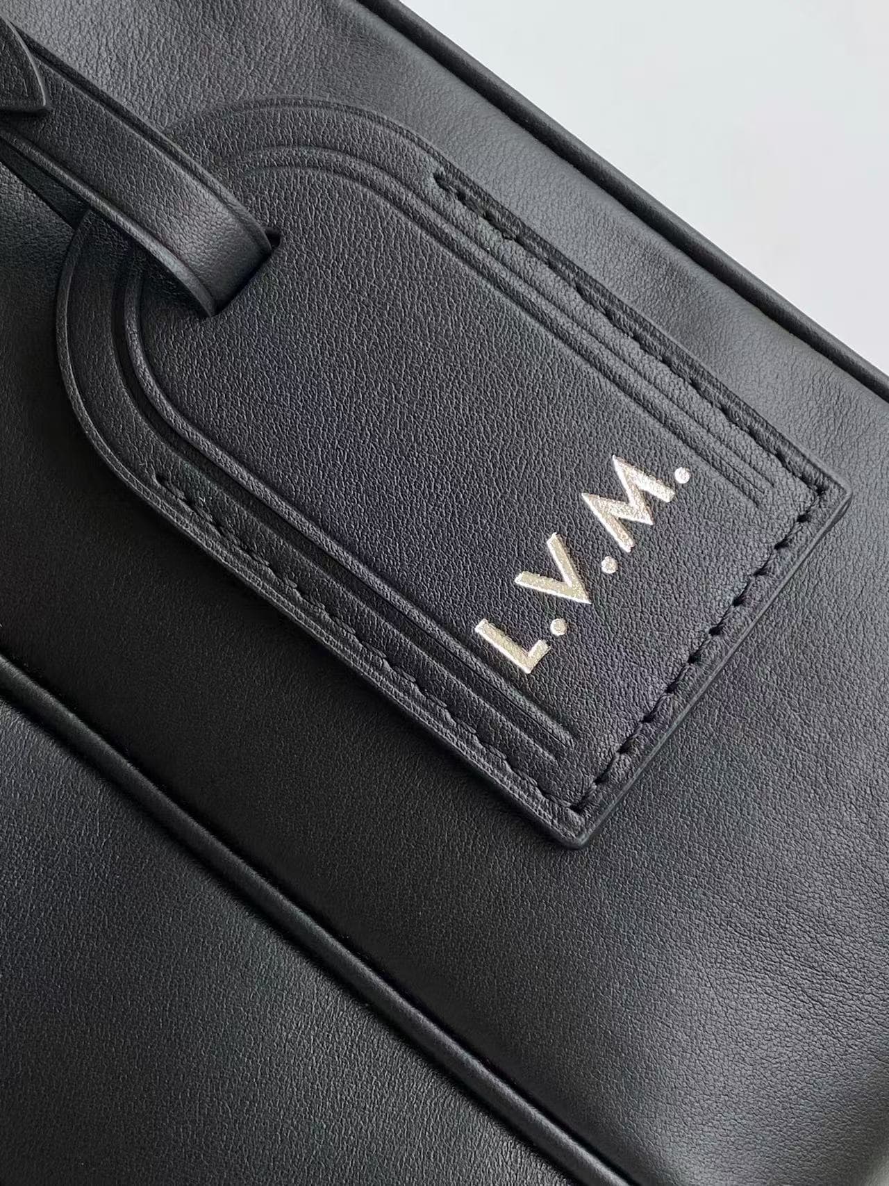 C5204 💰M27999 – Black and brown, top-quality original items. The dynamic 163 model features a comfortable, soft-tanned leather material, with a wide and sturdy design that draws attention. The interior is made of LV Blason pattern fabric, providing ample  — image 5