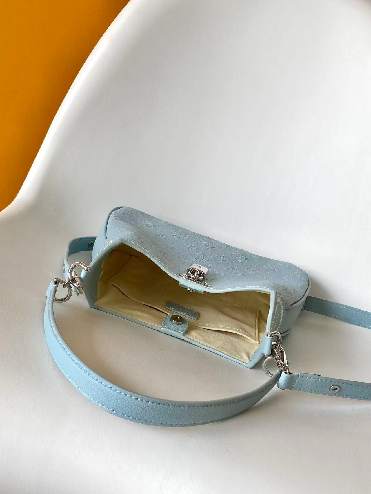 C5198 💰M28779 Blue M28306 Black M27336 Gray M27459 Beige Top-quality original dynamic 163 This All Around small-sized handbag belongs to the Mahina collection. It features a Monogram perforated cowhide leather in an elegant style, and comes with a metal L — image 8