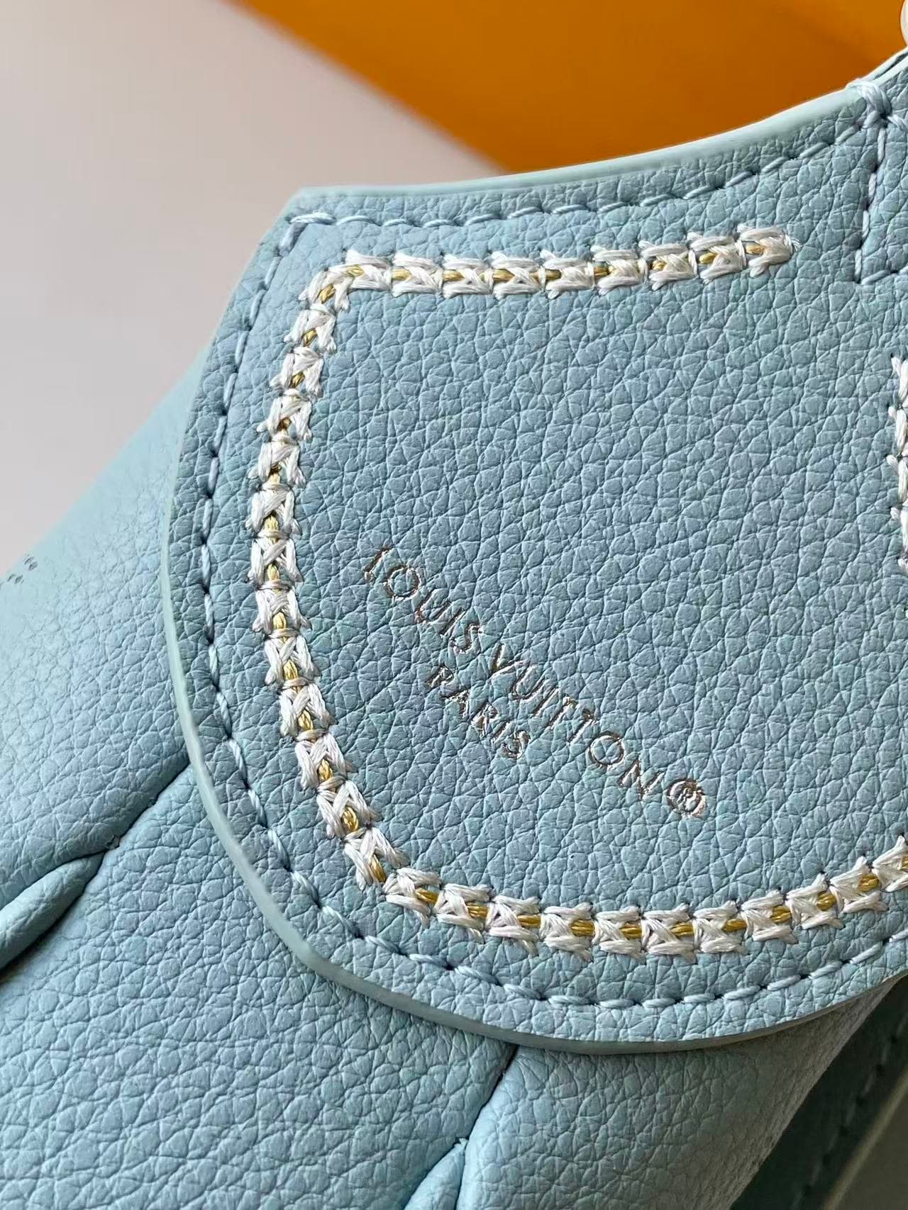 C5198 💰M28779 Blue M28306 Black M27336 Gray M27459 Beige Top-quality original dynamic 163 This All Around small-sized handbag belongs to the Mahina collection. It features a Monogram perforated cowhide leather in an elegant style, and comes with a metal L — image 6