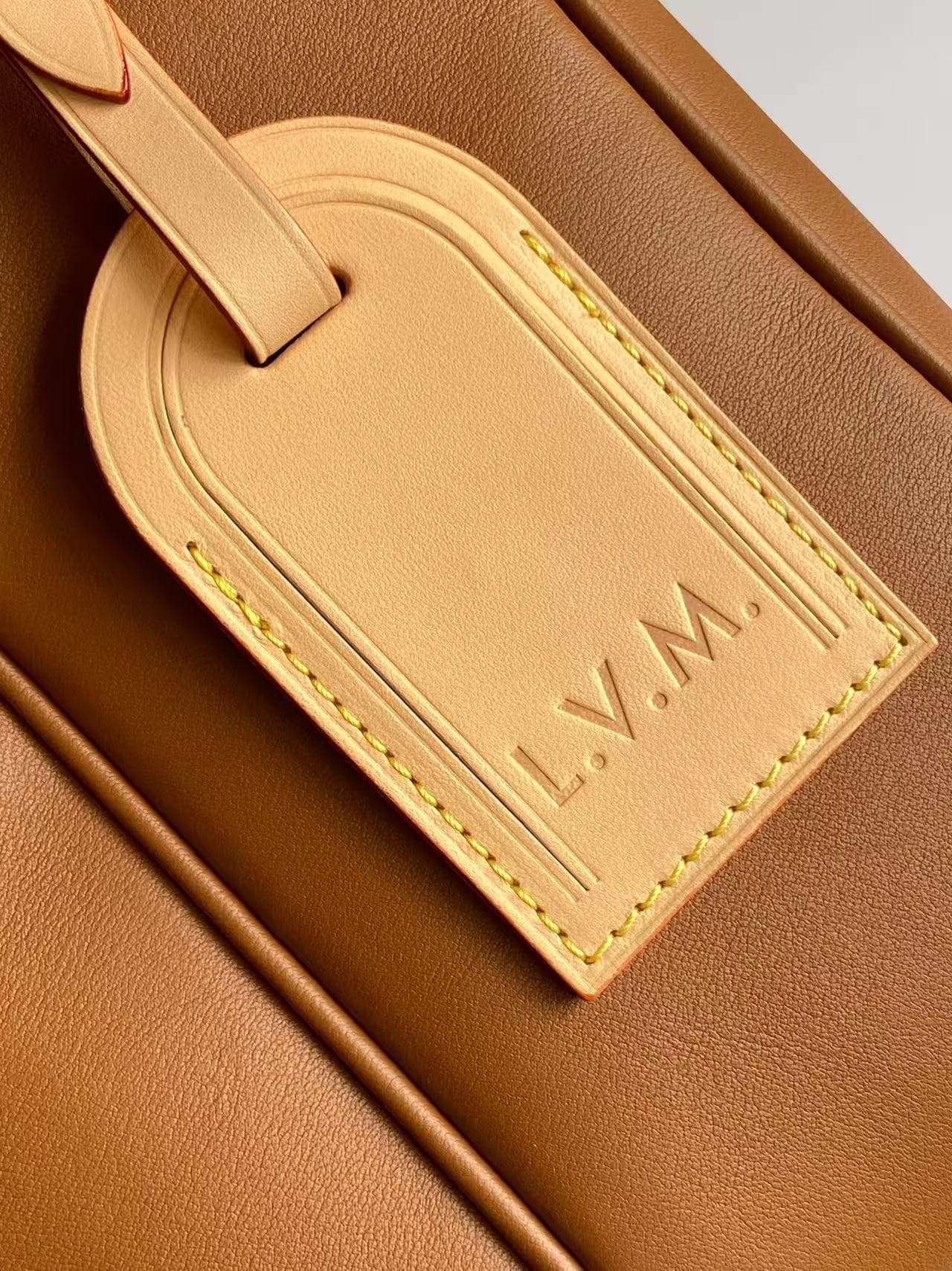 C5197 💰M27999 – Black and brown, high-quality original items; dynamic 163. This Nil XL handbag is made from soft, durable leather, with a wide and robust design that stands out. The interior is covered with LV Blason pattern fabric, providing ample space  — image 6