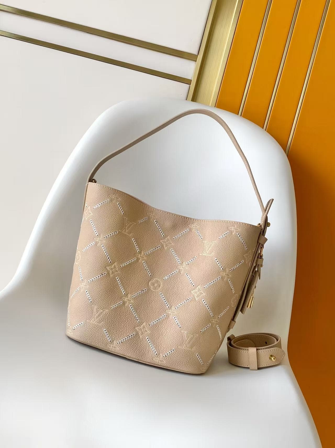 C5191 💰M28524 – The new medium-sized handbag features the Louis Vuitton Monogram Empreinte Couture logo, presented in elegant and versatile colors, making it an ideal choice for sophisticated everyday use. The bag’s shape is made from leather that has gon — image 3