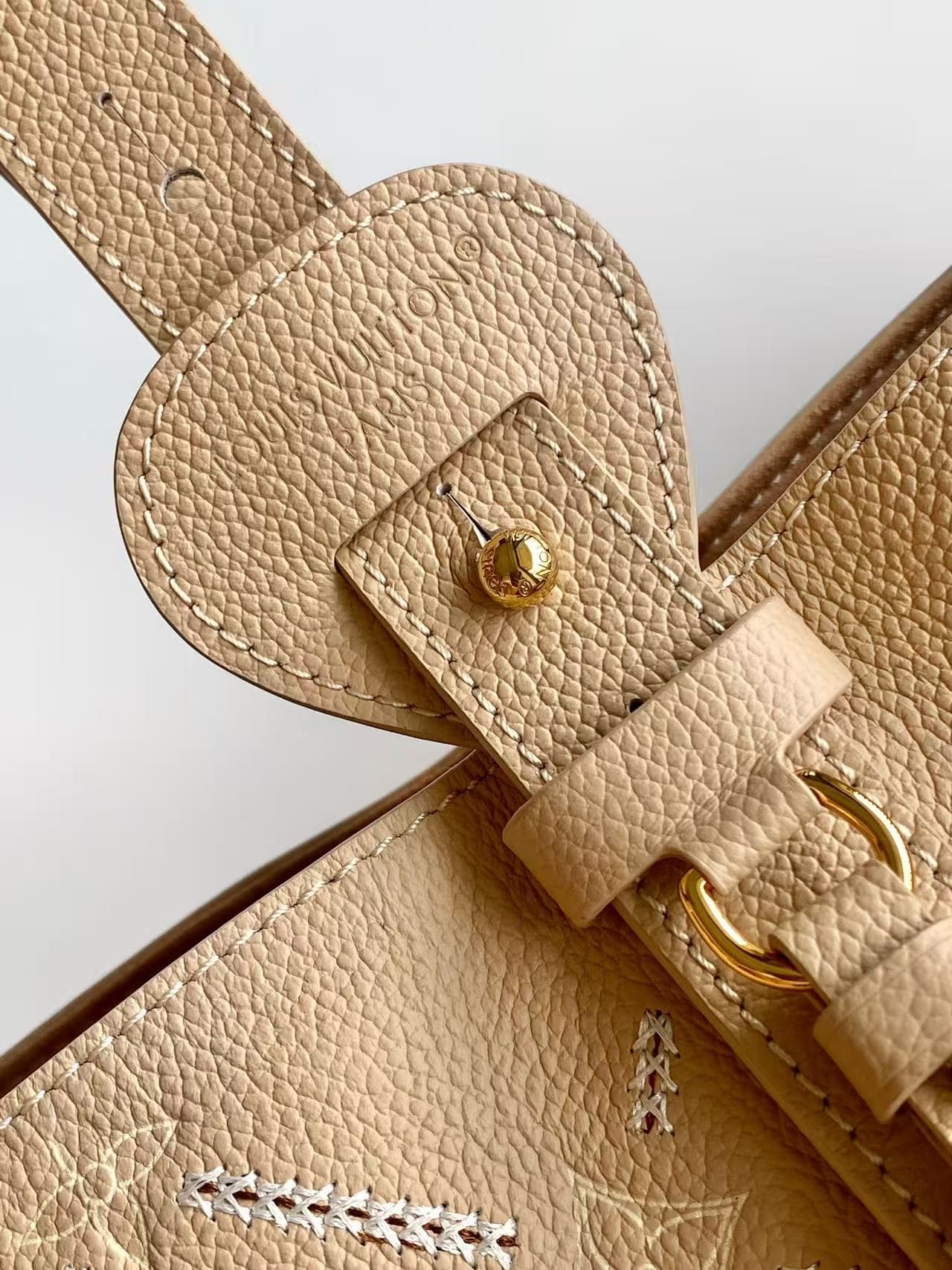 C5191 💰M28524 – The new medium-sized handbag features the Louis Vuitton Monogram Empreinte Couture logo, presented in elegant and versatile colors, making it an ideal choice for sophisticated everyday use. The bag’s shape is made from leather that has gon — image 7