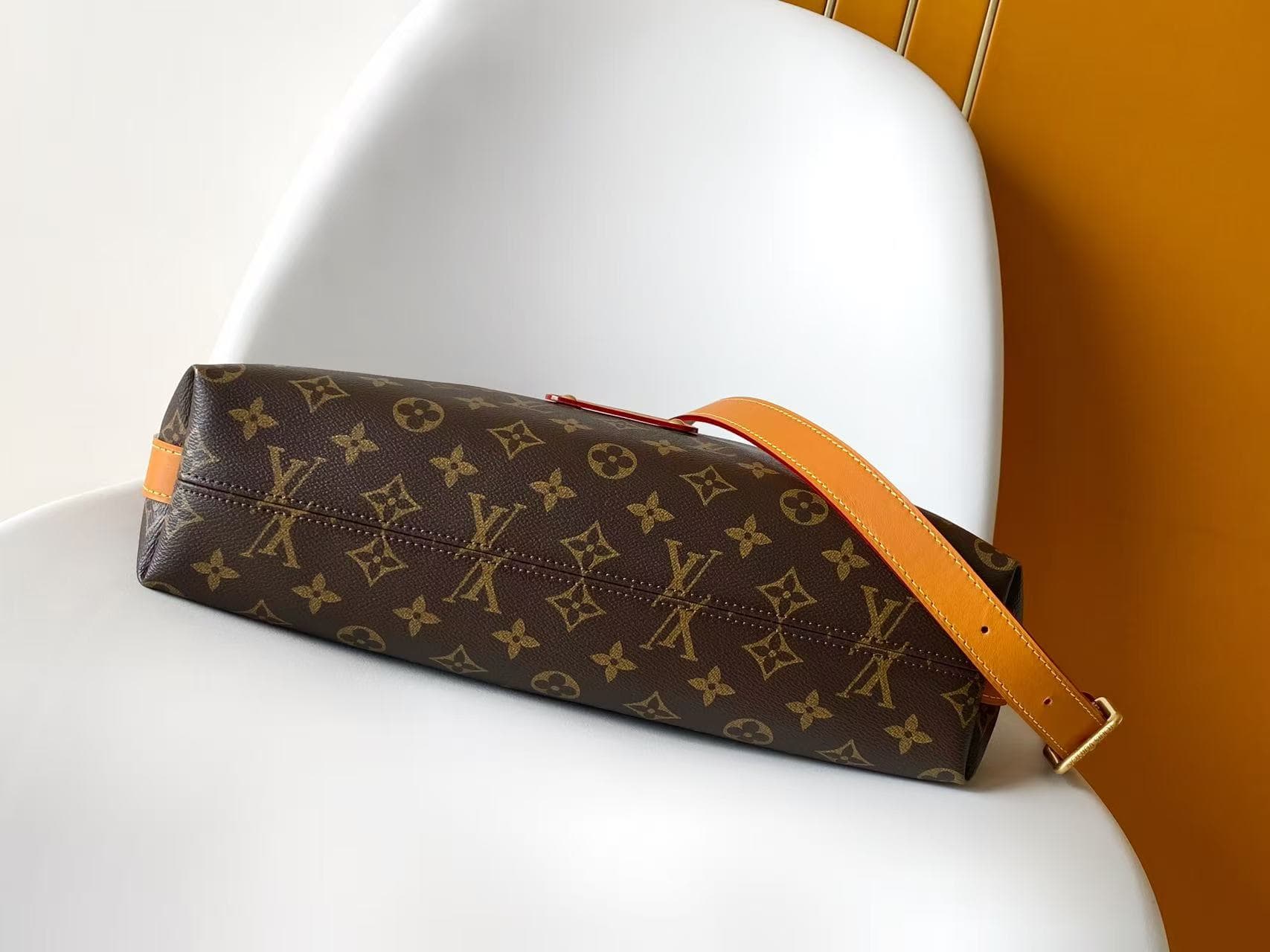 C5143 💰 M29596 premium original 163 chip【LV METIS handbag】This Métis handbag, made of Monogram canvas, embodies a self-assured attitude. The Métis handbag emphasizes lines and shapes; it offers the versatility required by modern handbags, while also retai — image 4