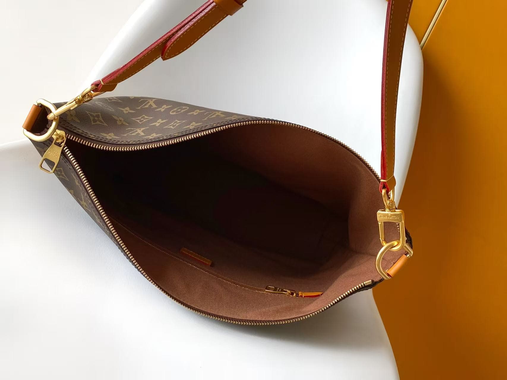 C5143 💰 M29596 premium original 163 chip【LV METIS handbag】This Métis handbag, made of Monogram canvas, embodies a self-assured attitude. The Métis handbag emphasizes lines and shapes; it offers the versatility required by modern handbags, while also retai — image 8