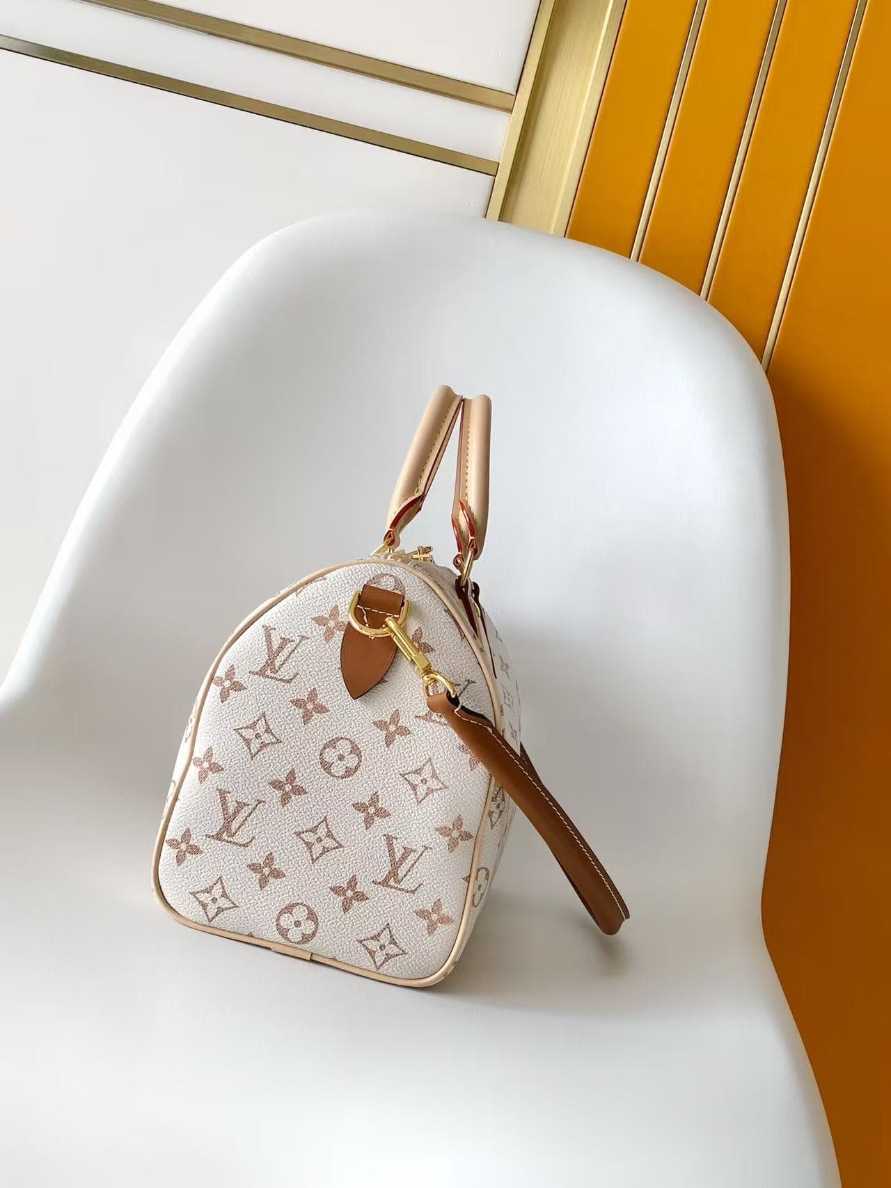 C5031 💰 M2A038LV Crafty collection presents the Speedy Bandoulière handbag, celebrating the fun spirit of summer. It adds a playful touch to the Louis Vuitton Monogram Dune logo. The canvas material is paired with contrasting leather trim and metal elemen — image 2