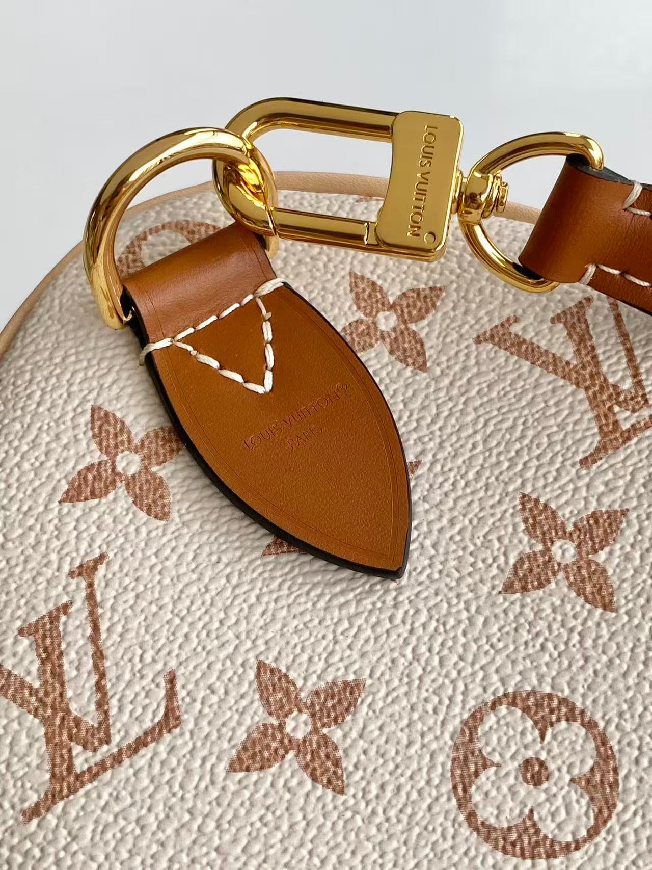 C5031 💰 M2A038LV Crafty collection presents the Speedy Bandoulière handbag, celebrating the fun spirit of summer. It adds a playful touch to the Louis Vuitton Monogram Dune logo. The canvas material is paired with contrasting leather trim and metal elemen — image 6