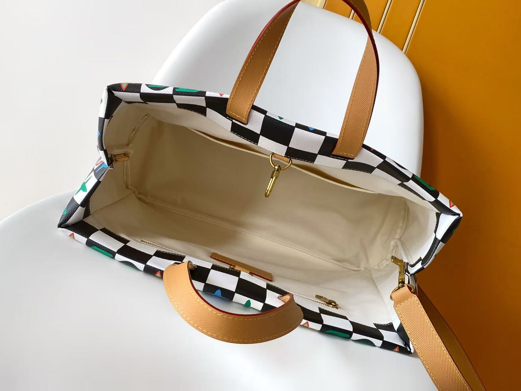 C5118 💰M10991 – Large size; M10992 – Small size; M10993 – Miniature, top-quality original style. 163 – Dynamic design; LV 2027 – Spring/Summer men’s handbag. The design of this handbag draws inspiration from Louis Vuitton’s classic shopping bags, featurin — image 8