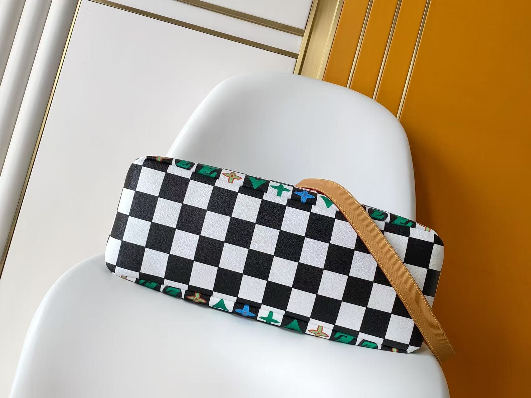 C5118 💰M10991 – Large size; M10992 – Small size; M10993 – Miniature, top-quality original style. 163 – Dynamic design; LV 2027 – Spring/Summer men’s handbag. The design of this handbag draws inspiration from Louis Vuitton’s classic shopping bags, featurin — image 5