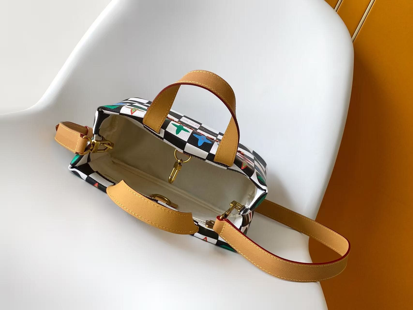 C5117 💰M10991 – Large size; M10992 – Small size; M10993 – Miniature, top-quality original items. 163 – Dynamic design; LV 2027 – Spring/Summer men’s handbag. The design of this handbag draws inspiration from Louis Vuitton’s classic shopping bags, featurin — image 8