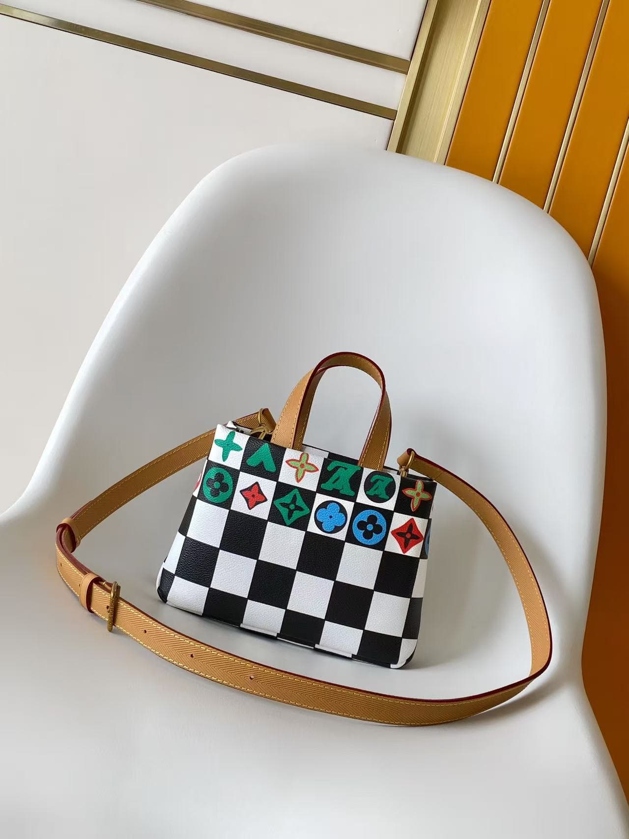 C5116 💰M10991 – Large size; M10992 – Small size; M10993 – Miniature, top-tier original model. 163 – Dynamic design; LV 2027 – Spring/Summer men’s handbag. The design of this handbag is inspired by Louis Vuitton’s classic shopping bags, featuring sleek lin — image 3