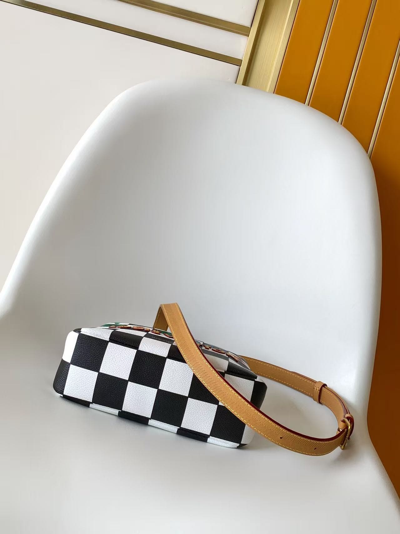 C5116 💰M10991 – Large size; M10992 – Small size; M10993 – Miniature, top-tier original model. 163 – Dynamic design; LV 2027 – Spring/Summer men’s handbag. The design of this handbag is inspired by Louis Vuitton’s classic shopping bags, featuring sleek lin — image 4