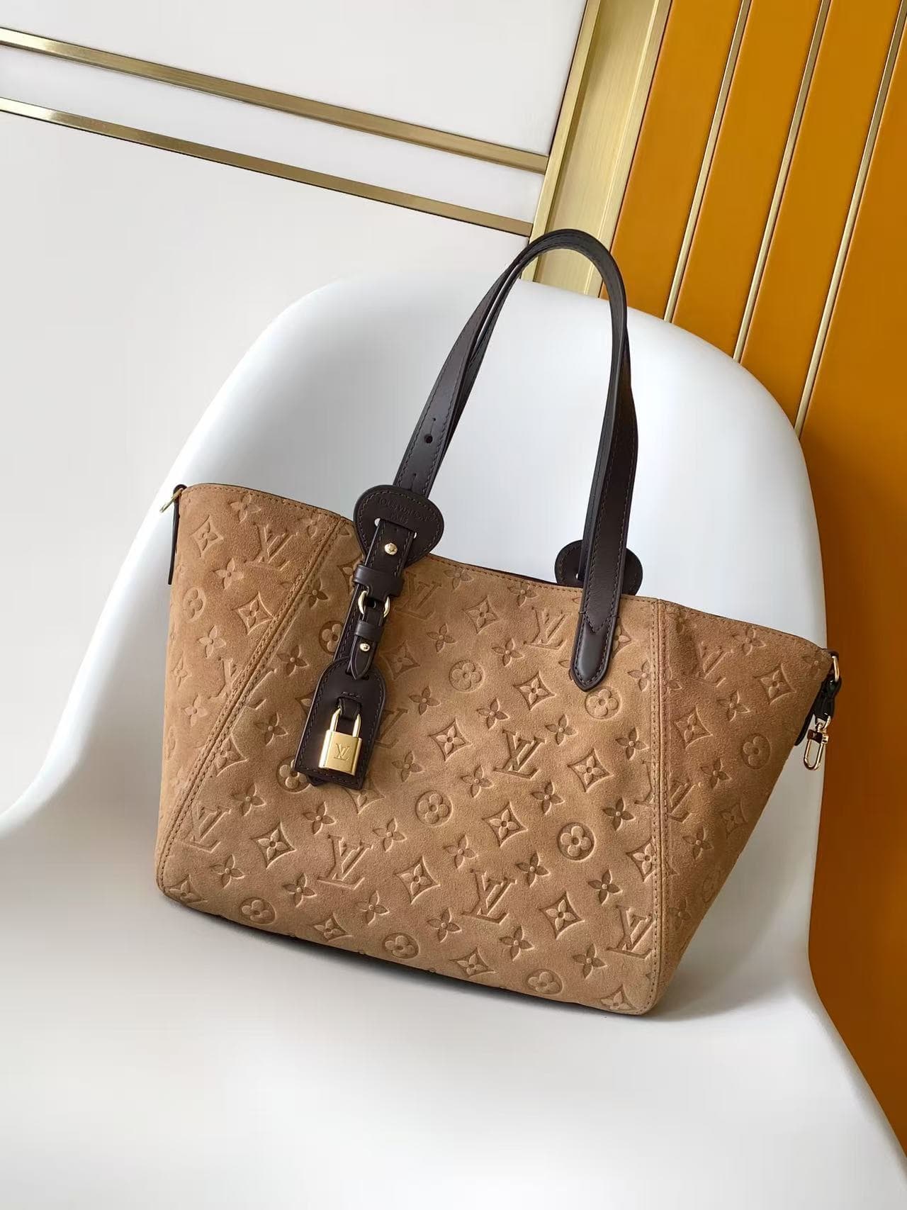 C5032 💰M29836 This compact All In One handbag belongs to the Back to School collection. It features a suede leather surface with Monogram pattern, along with contrasting cowhide trim, making it easy to pair with new season styles. Classic LV lock and name — image 1