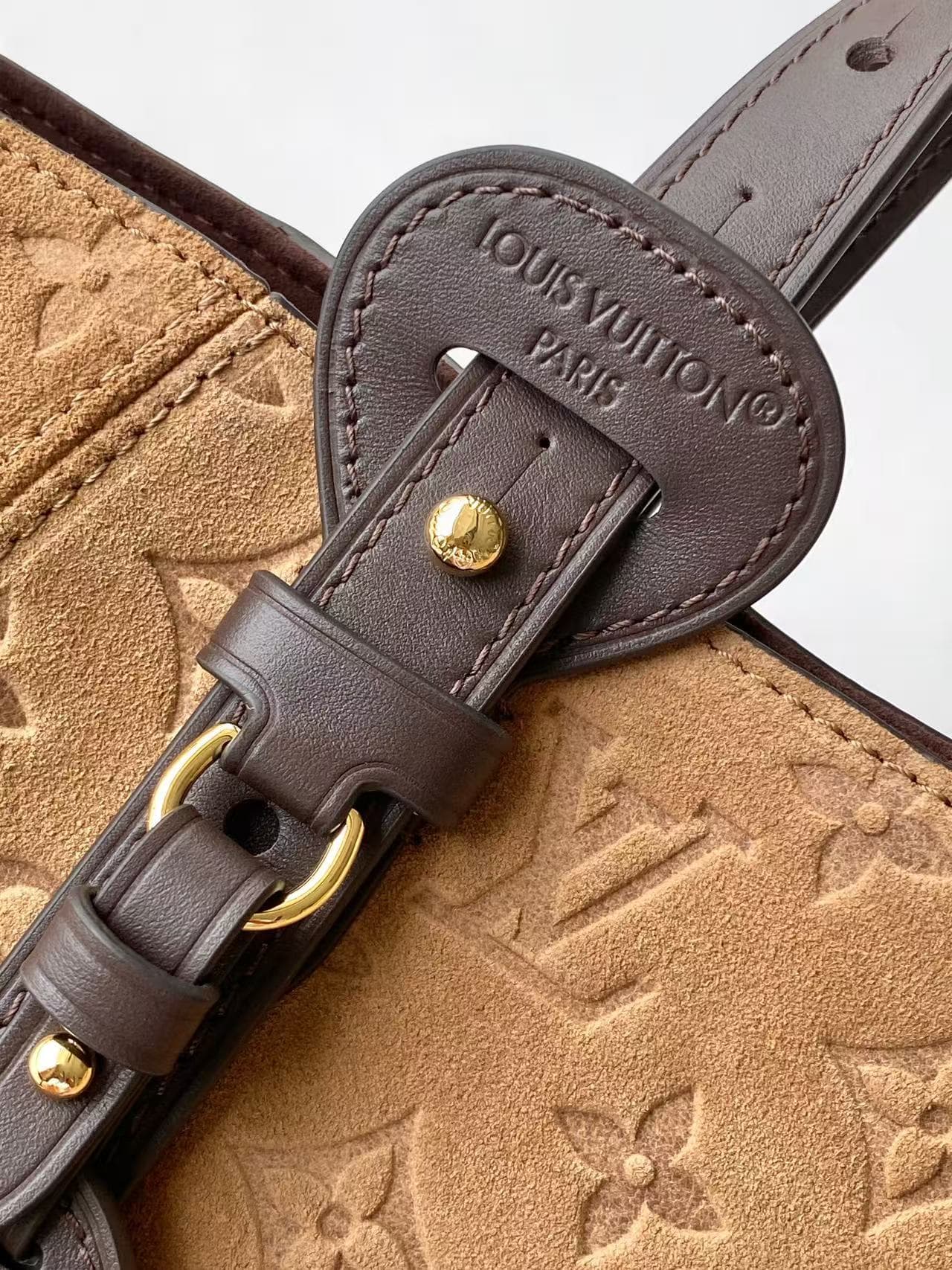 C5032 💰M29836 This compact All In One handbag belongs to the Back to School collection. It features a suede leather surface with Monogram pattern, along with contrasting cowhide trim, making it easy to pair with new season styles. Classic LV lock and name — image 6