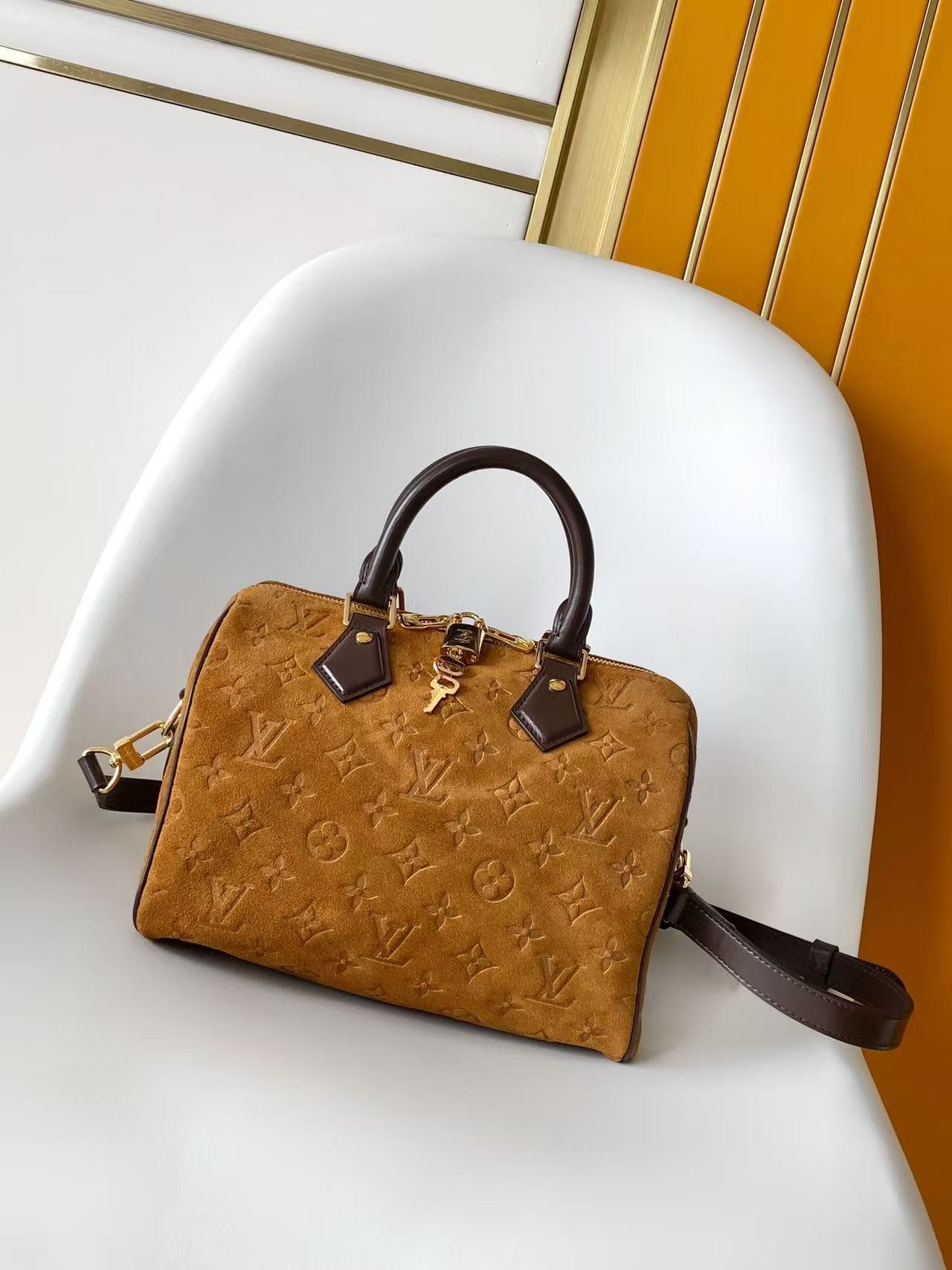 C5030 💰M2A383 This Speedy Bandoulière 25 handbag belongs to the Back to School collection. It features a soft, elegant suede leather with a Monogram pattern, along with contrasting leather trim to enhance the design. Refined metal elements and LV locks ad — image 1