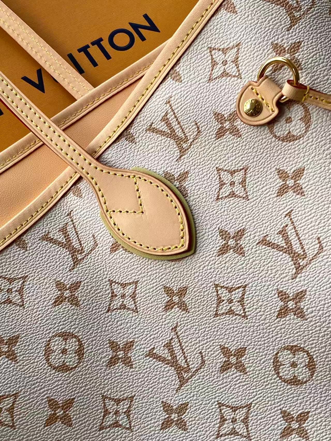 C5029 💰M2A095LVCrafty collection/series reimagines NeverfullMM handbags in the iconic sand dune color of MonogramDune, bringing a vibrant touch to summer wear. This model is made of canvas material, with leather lining and trim, and features colorful elem — image 8