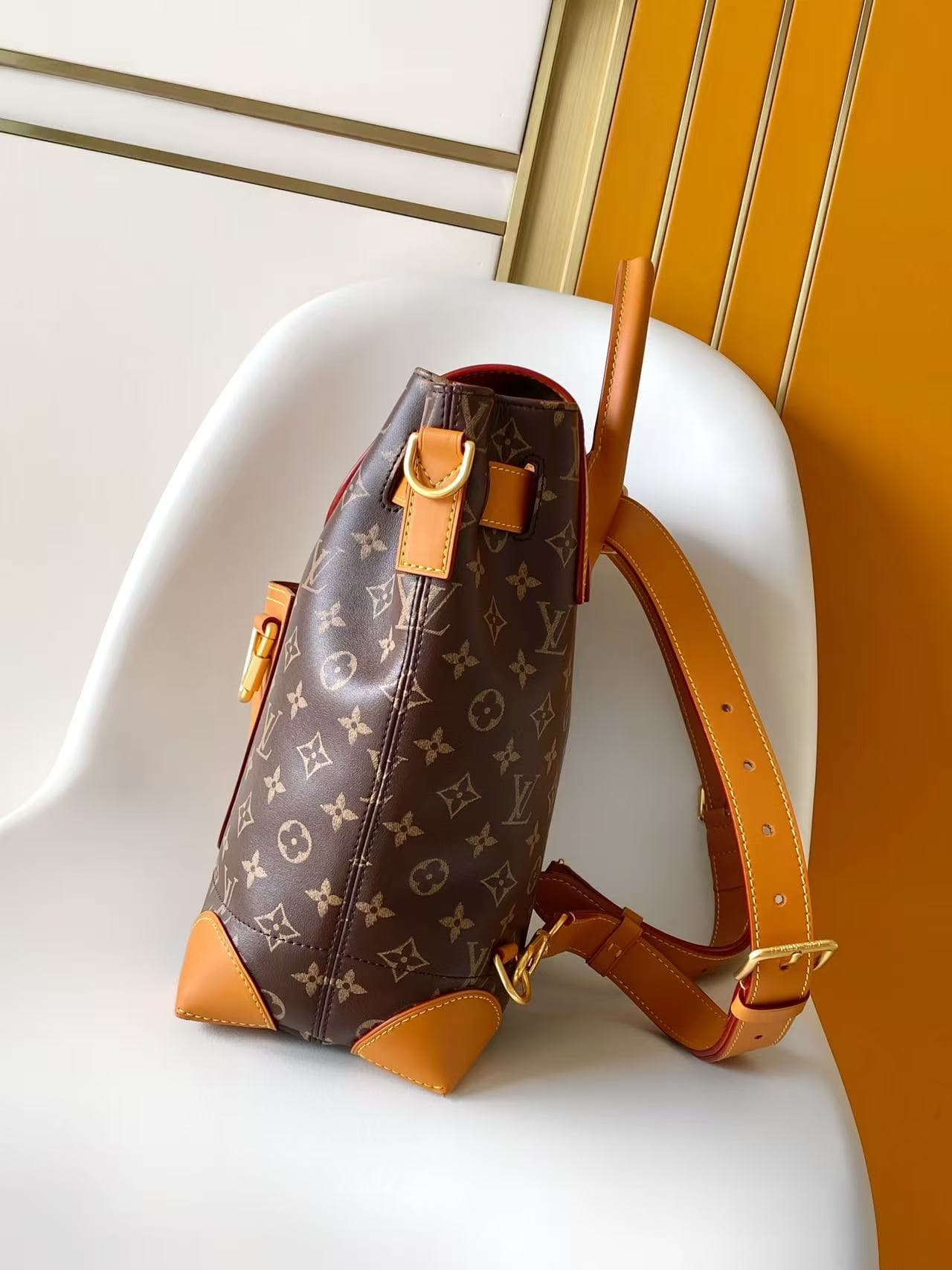 C5028 💰M2A605 full-grain M25989 brown M27061 black M25989 with embossed texture; the interior is also made of polished top-grain leather, while the exterior uses top-grain leather from premium original items 𝟏𝟔𝟑𝐜𝟎𝟏 dynamic chip — image 2