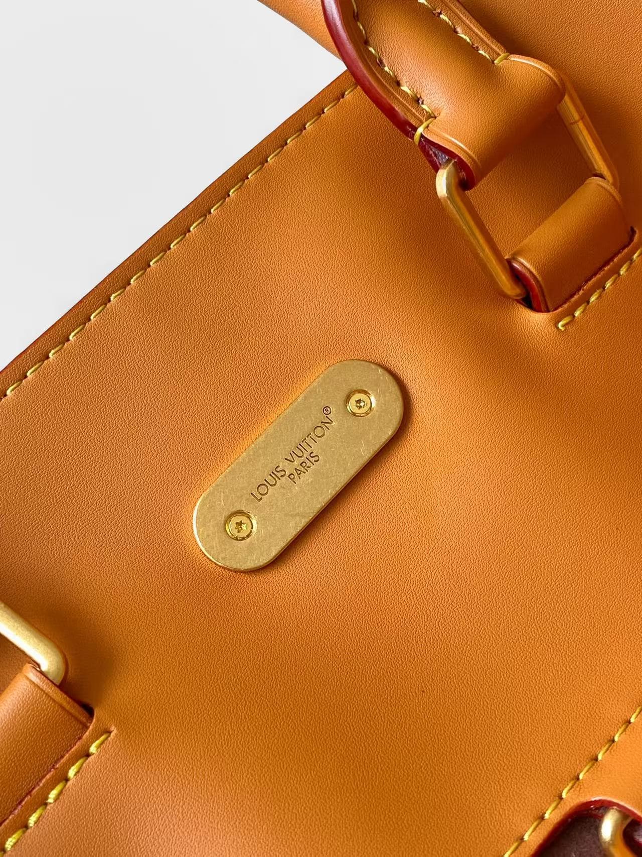 C5028 💰M2A605 full-grain M25989 brown M27061 black M25989 with embossed texture; the interior is also made of polished top-grain leather, while the exterior uses top-grain leather from premium original items 𝟏𝟔𝟑𝐜𝟎𝟏 dynamic chip — image 8