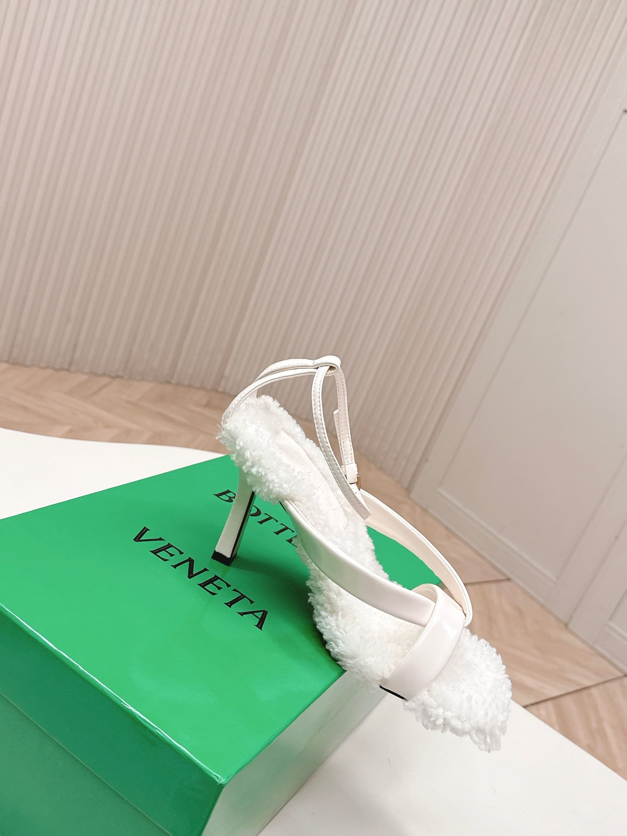 C176 Out of Bottega Veneta 2026 collection/series — image 7