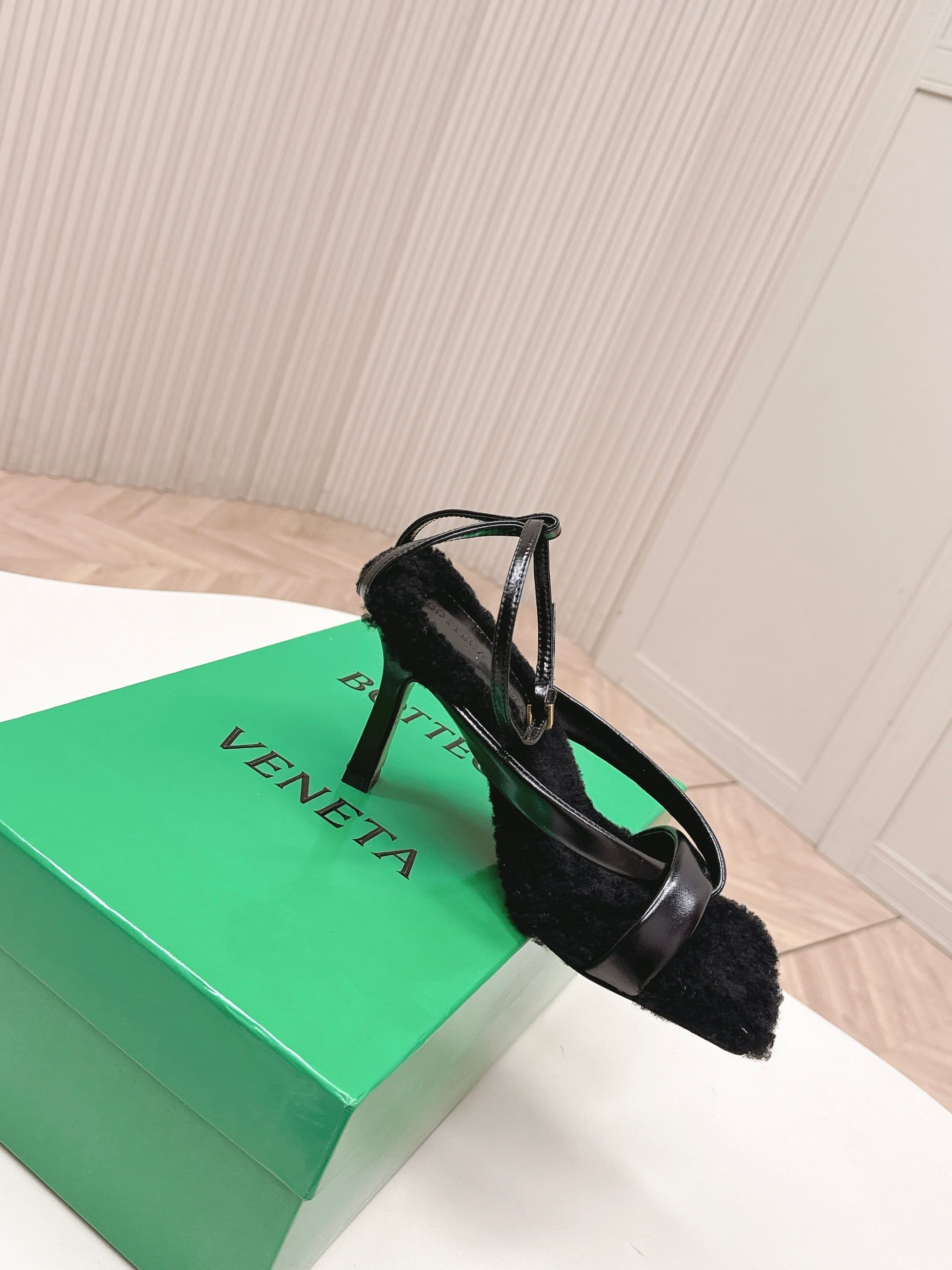C175 Out of Bottega Veneta 2026 collection/series — image 4