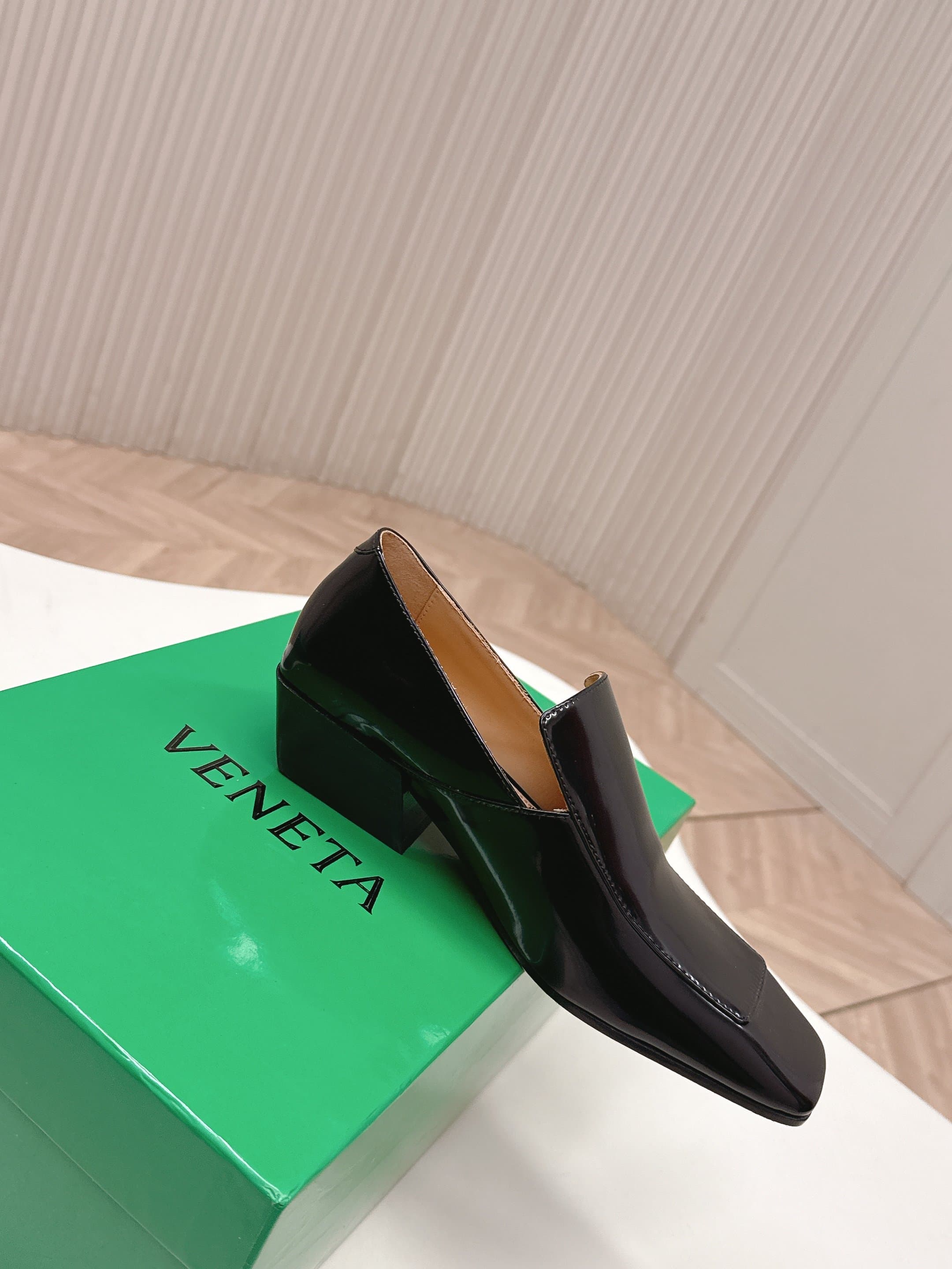 C181 Polished Collection BV2026 – Women’s thick-heel shoes, Sofia — image 4