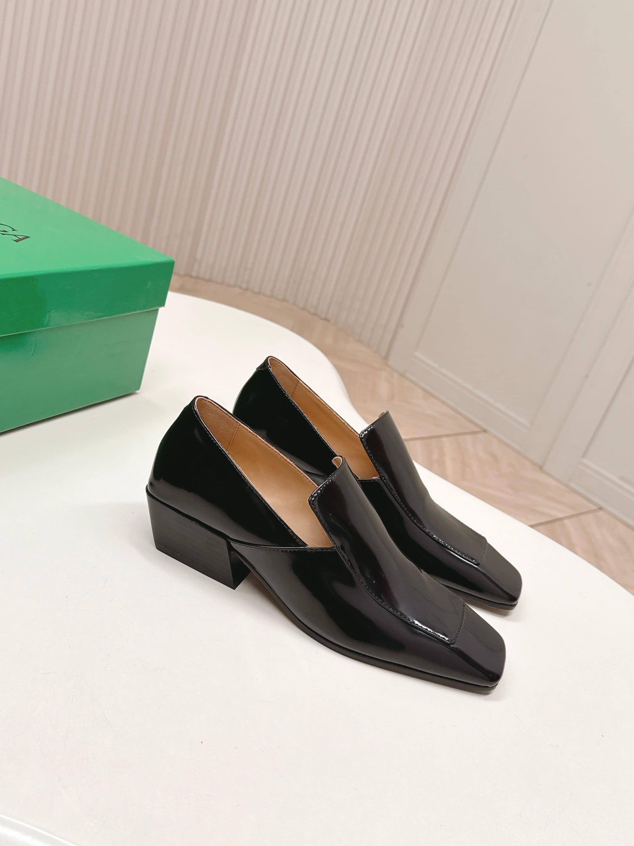 C181 Polished Collection BV2026 – Women’s thick-heel shoes, Sofia — image 2