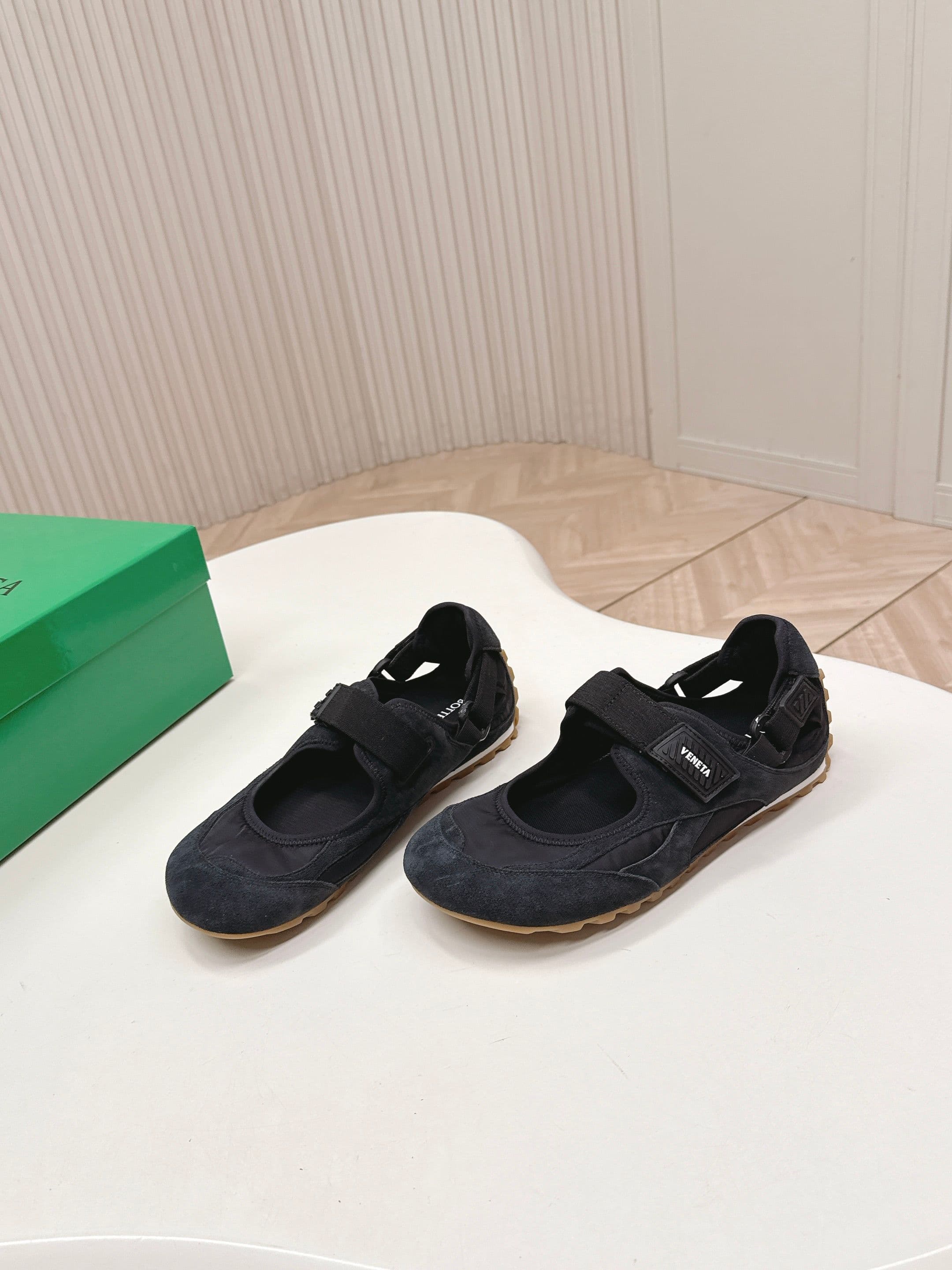 C189 New collection! Astaire Mary Jane ballet shoes with elastic laces and sport sneakers 2026 — image 3